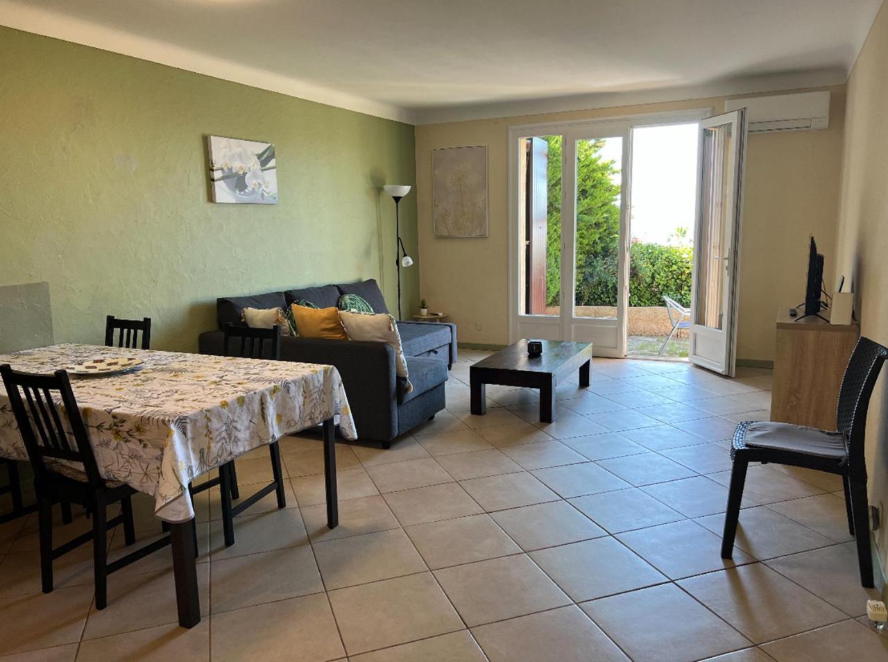Charming Villa-appartement With A View On The Sea Of 95 M2 Apartment *