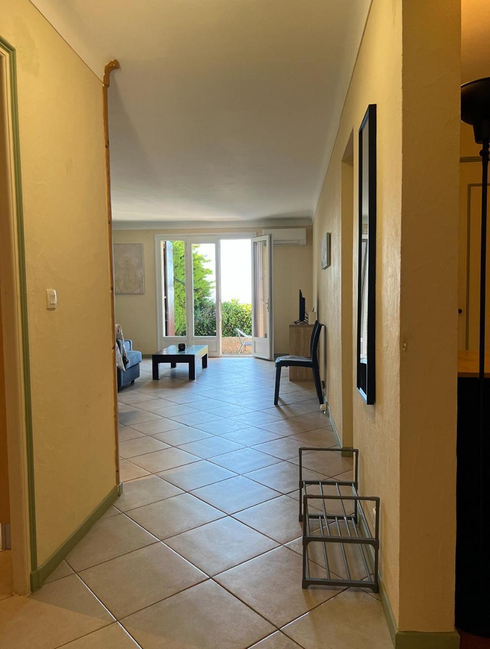 Apartment Charming Villa-appartement With A View On The Sea Of 95 M2 *