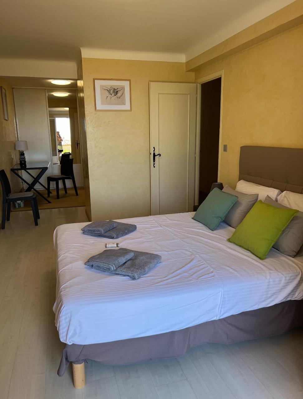 Charming Villa-appartement With A View On The Sea Of 95 M2 Apartment