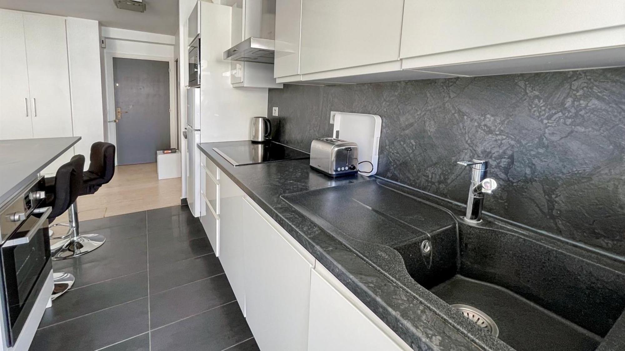 2 Modern, Terrace And Parking Apartment *