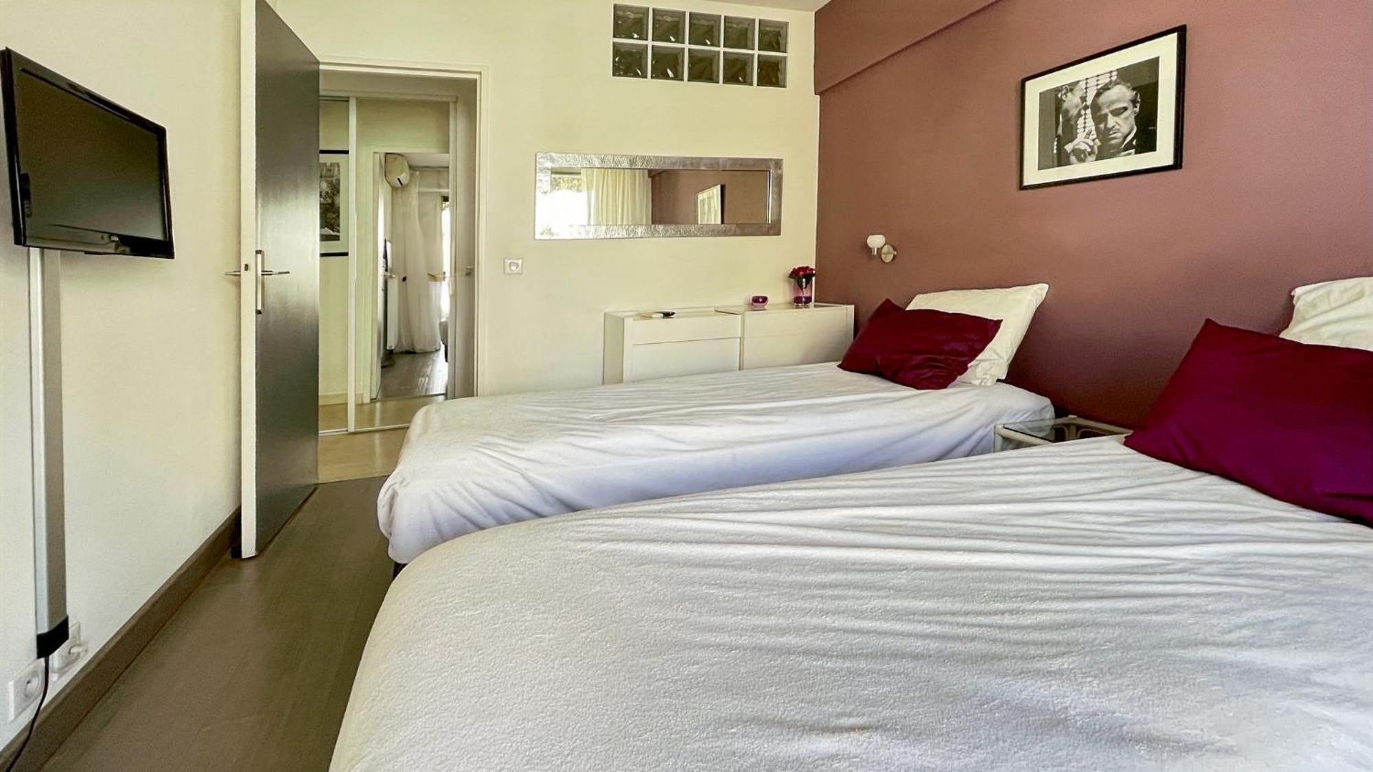 2 Modern, Terrace And Parking Apartment *