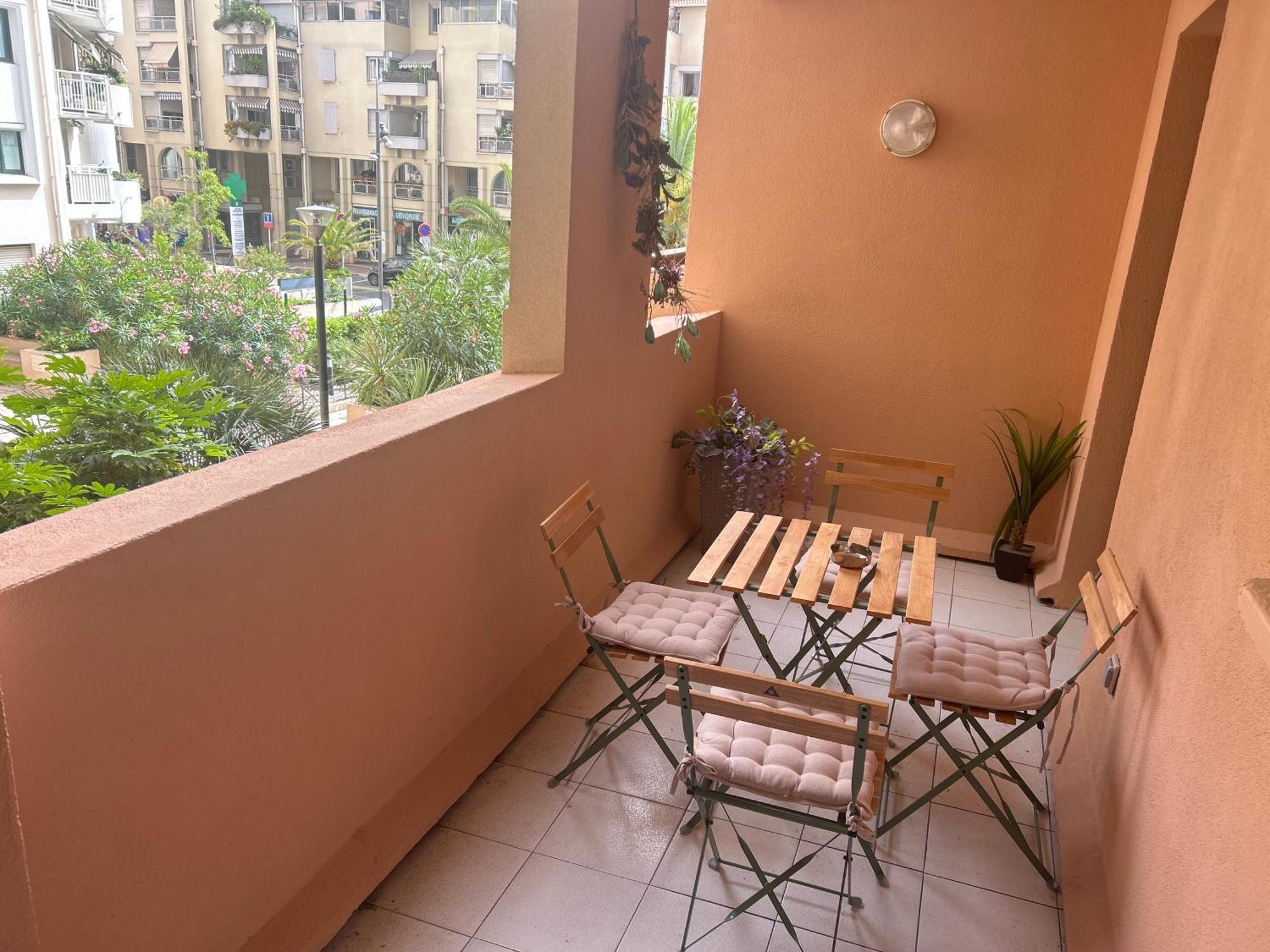 Apartment Spacieux Climatise Piscines