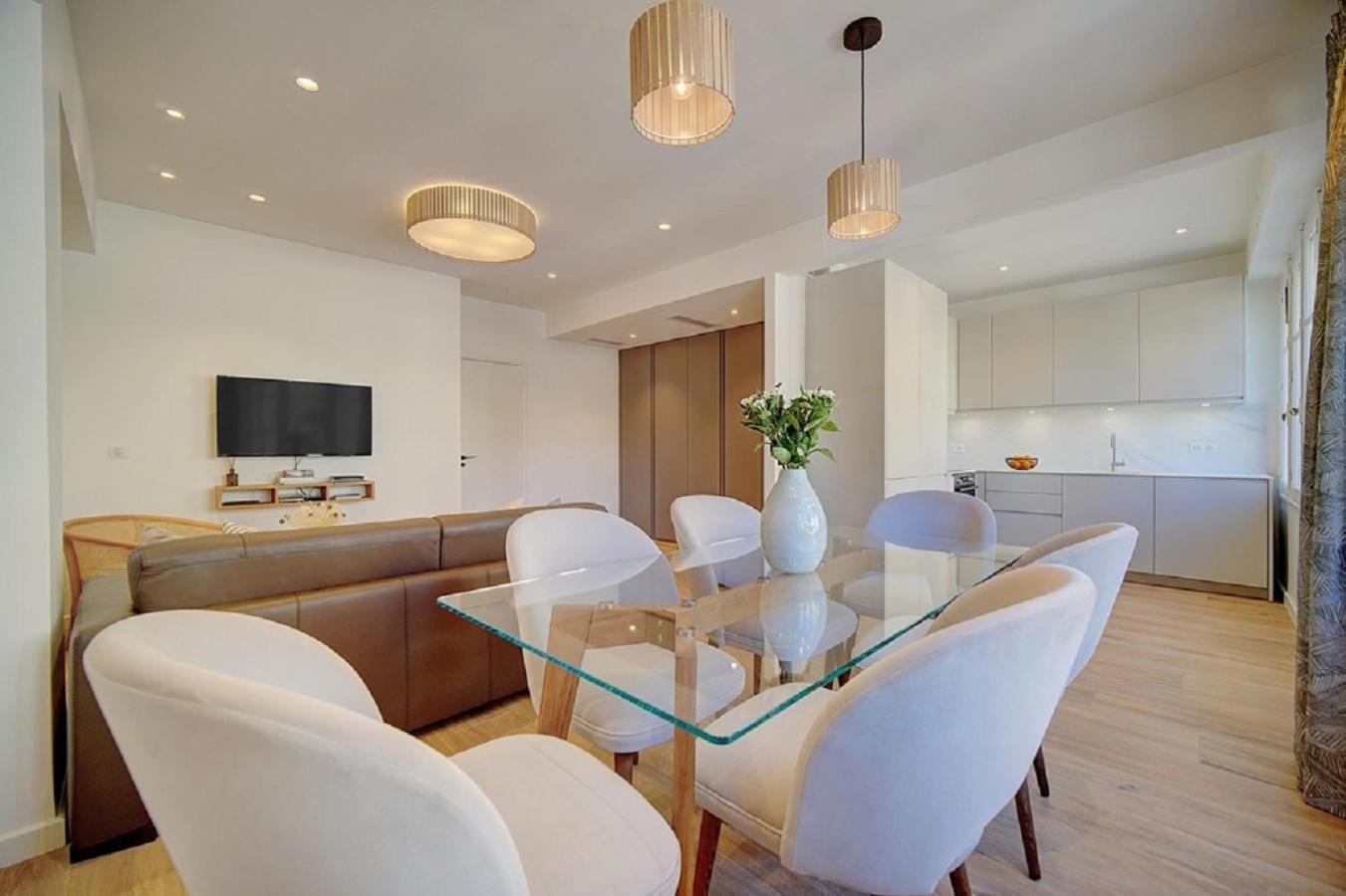 Magnifique 3 Pieces Renove Centre 'banane' Avec Veranda ! A2b88 Cannes