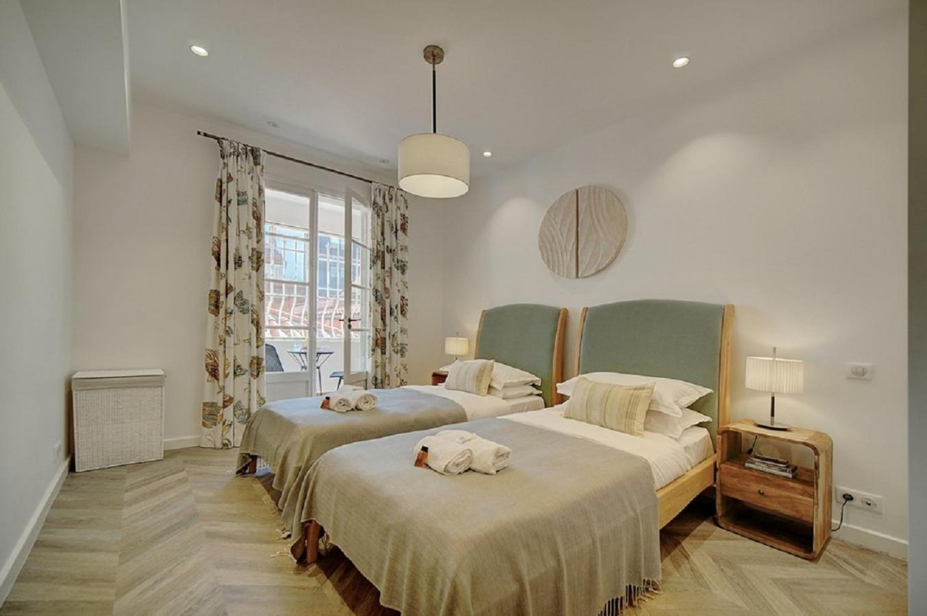 Appartement Magnifique 3 Pieces Renove Centre 'banane' Avec Veranda ! A2b88 Cannes