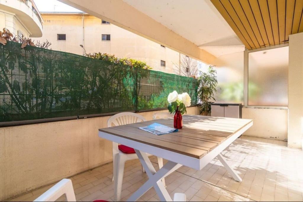 L' Hypercenter - 300 M Des Plages - Wifi - 2 Pers Cannes