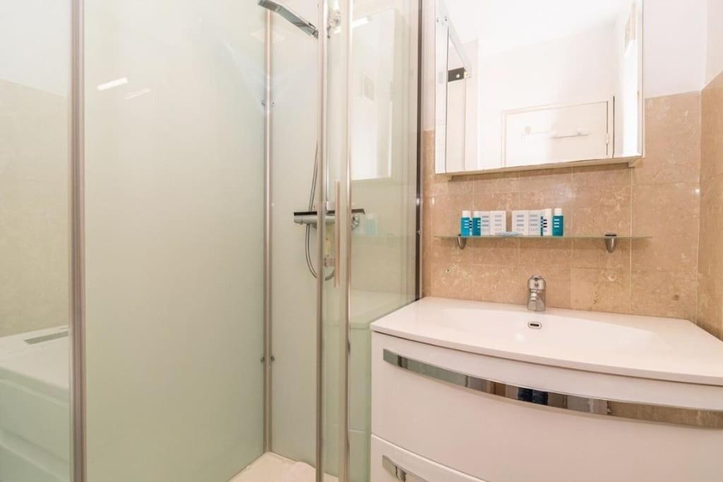 L' Hypercenter - 300 M Des Plages - Wifi - 2 Pers * Cannes