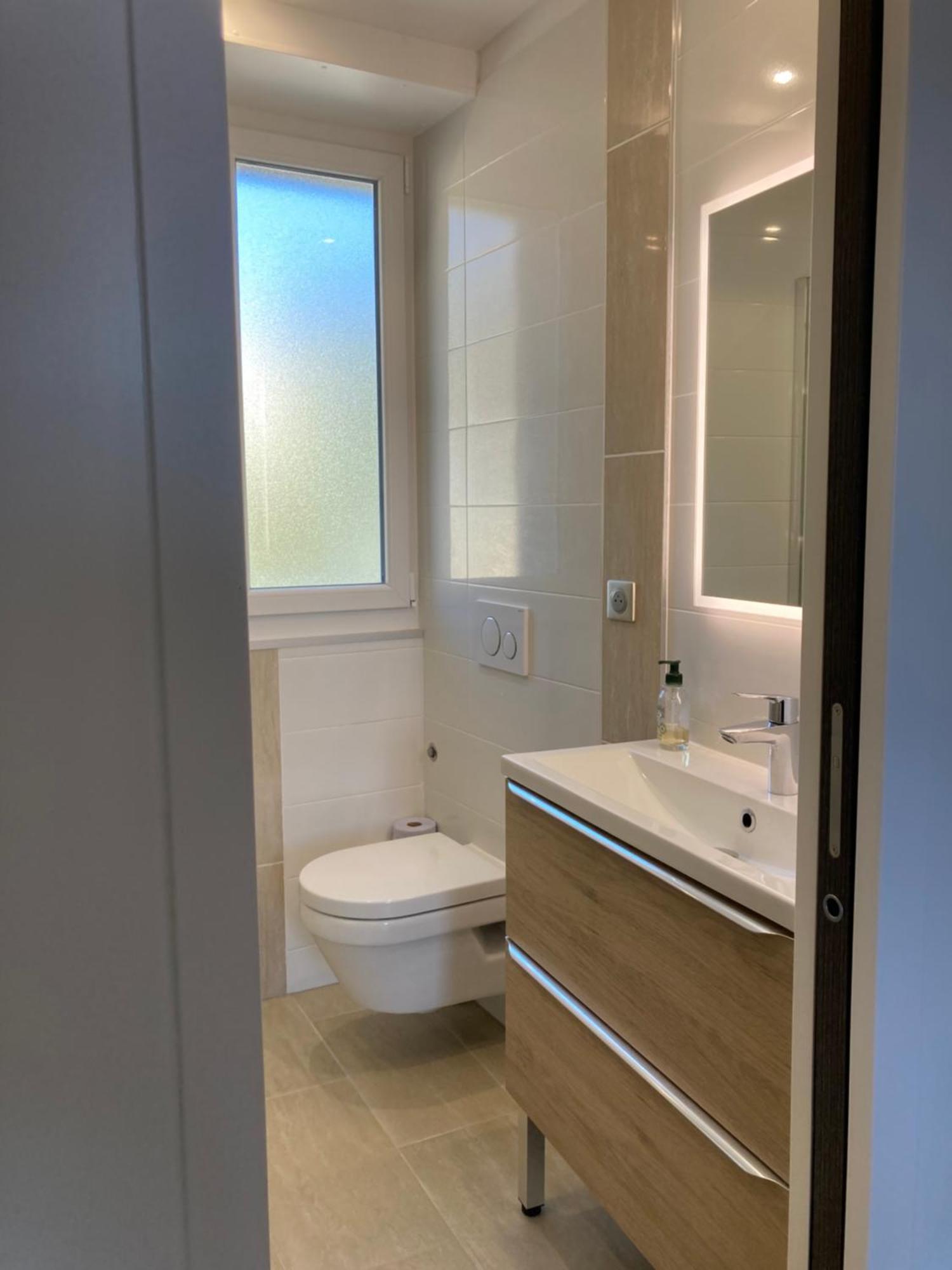 & Salle De Bain Privative ,bord De Mer, Vue * Cannes