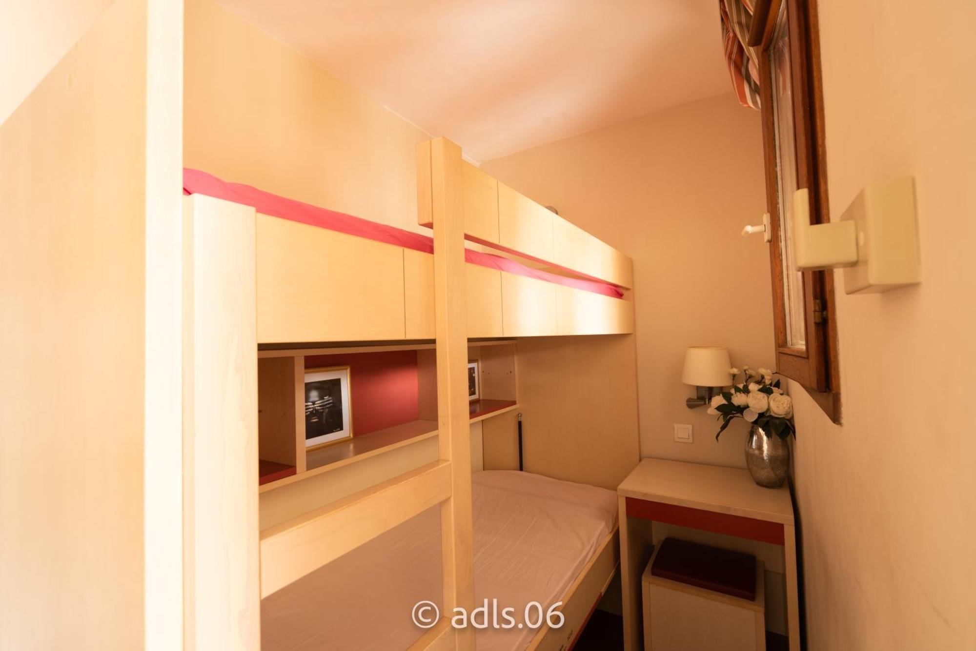 Appartement Studio Vue mer et Piscine Climatisation Wifi