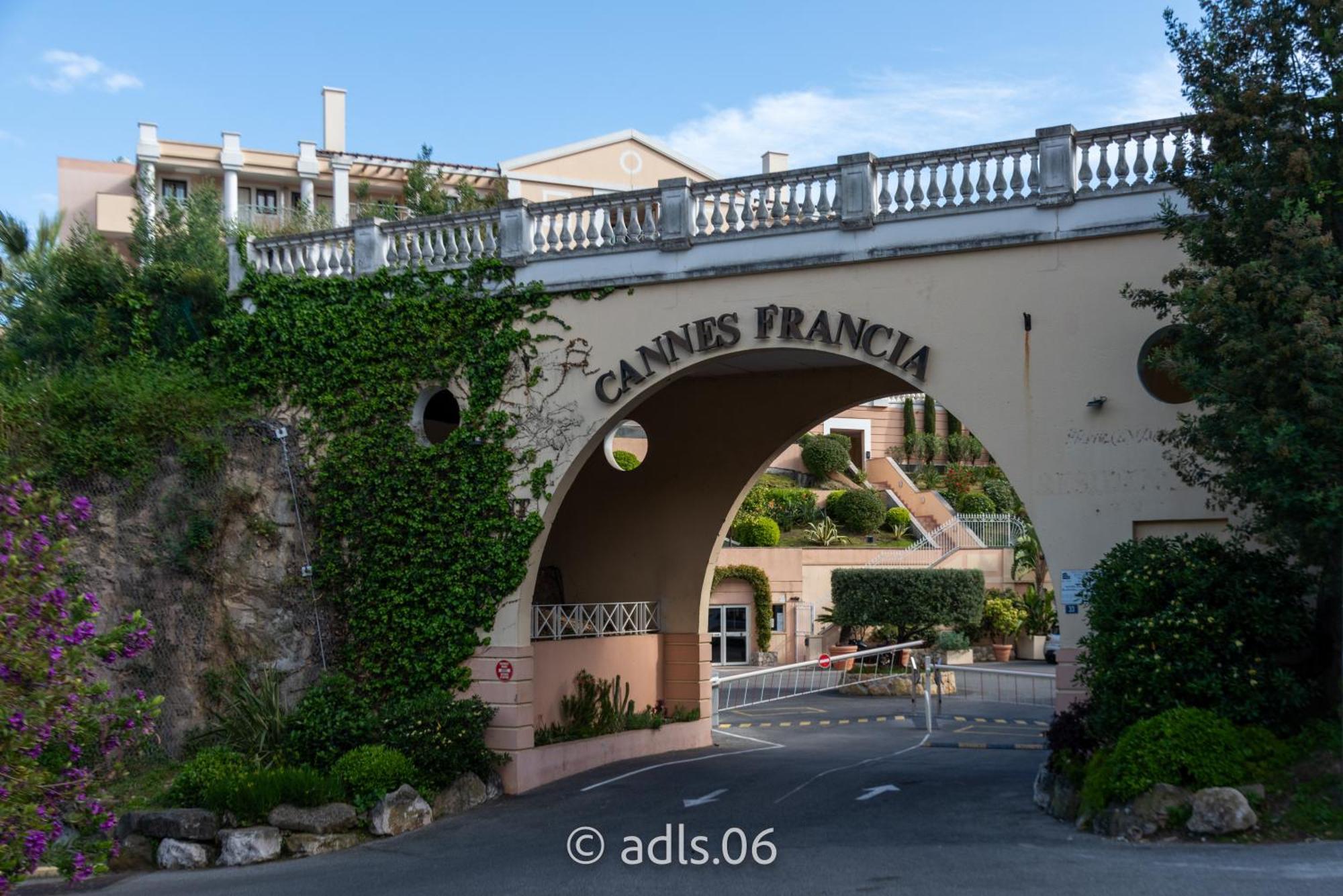 Studio Vue mer et Piscine Climatisation Wifi Appartement Cannes