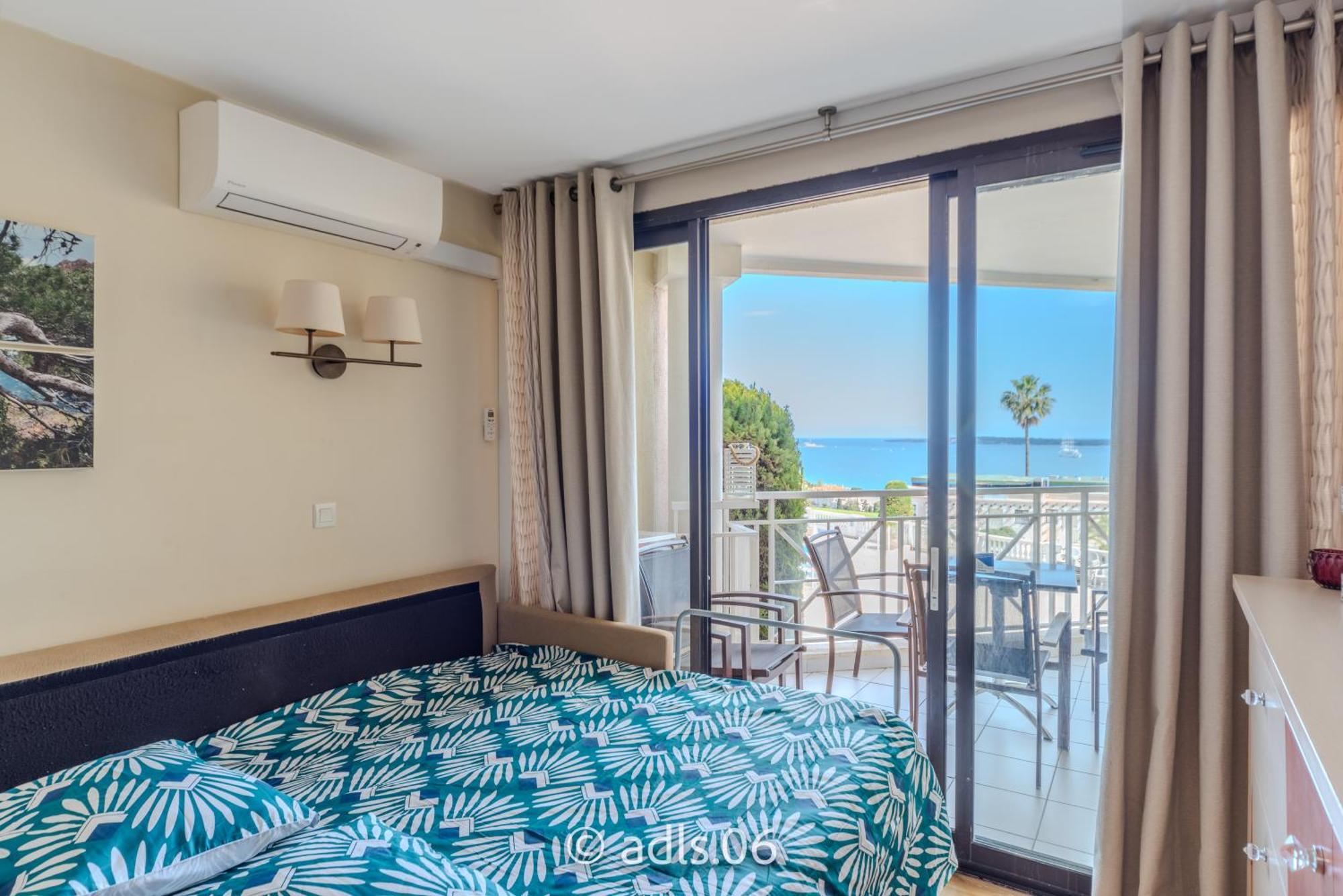 Studio Vue mer et Piscine Climatisation Wifi Appartement Cannes