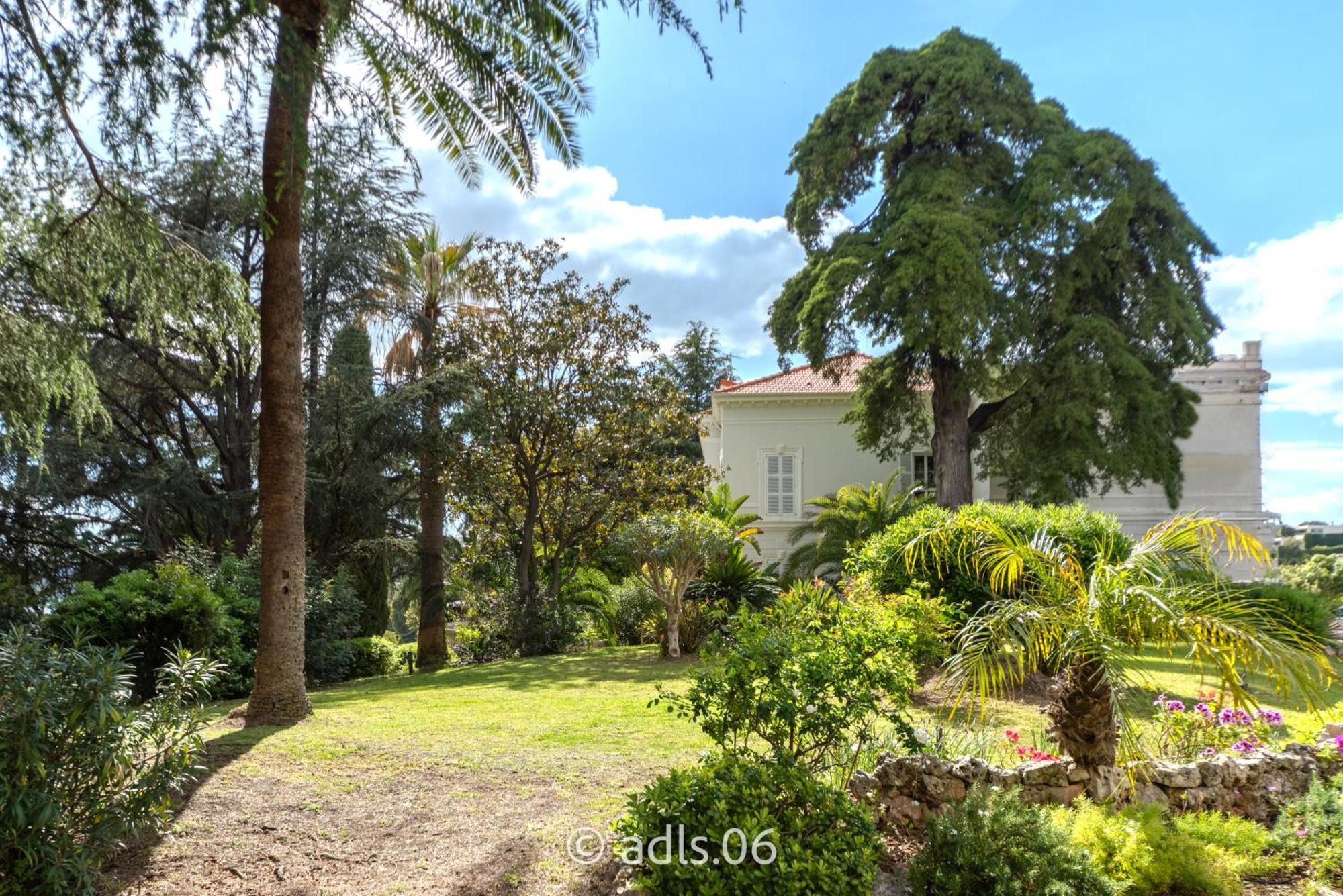 Studio Vue mer et Piscine Climatisation Wifi Appartement Cannes