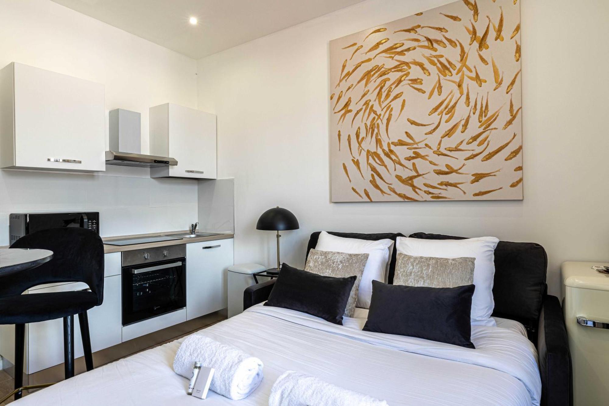Renovated Cozy - Center - 2 Persons Apartment
