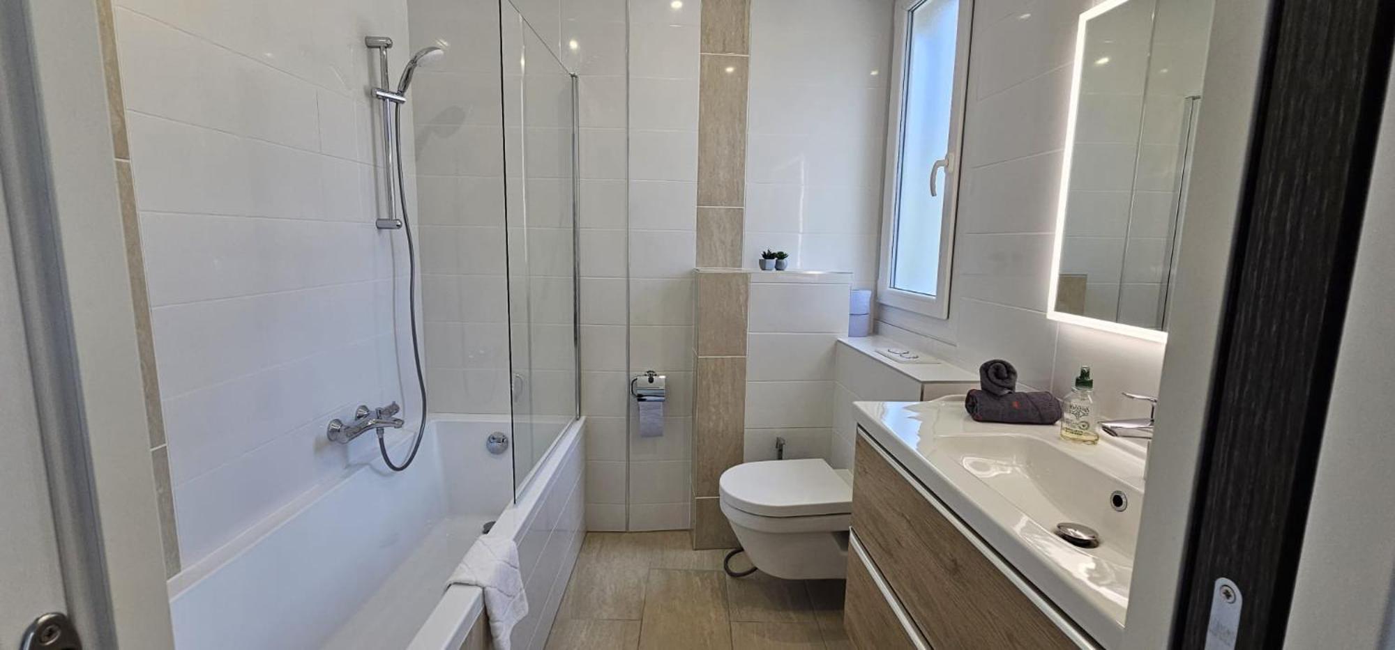 Privatunterkunft Parentale , Salle De Bain Privee, Acces Plages & Vue Du Salon Dans Partage