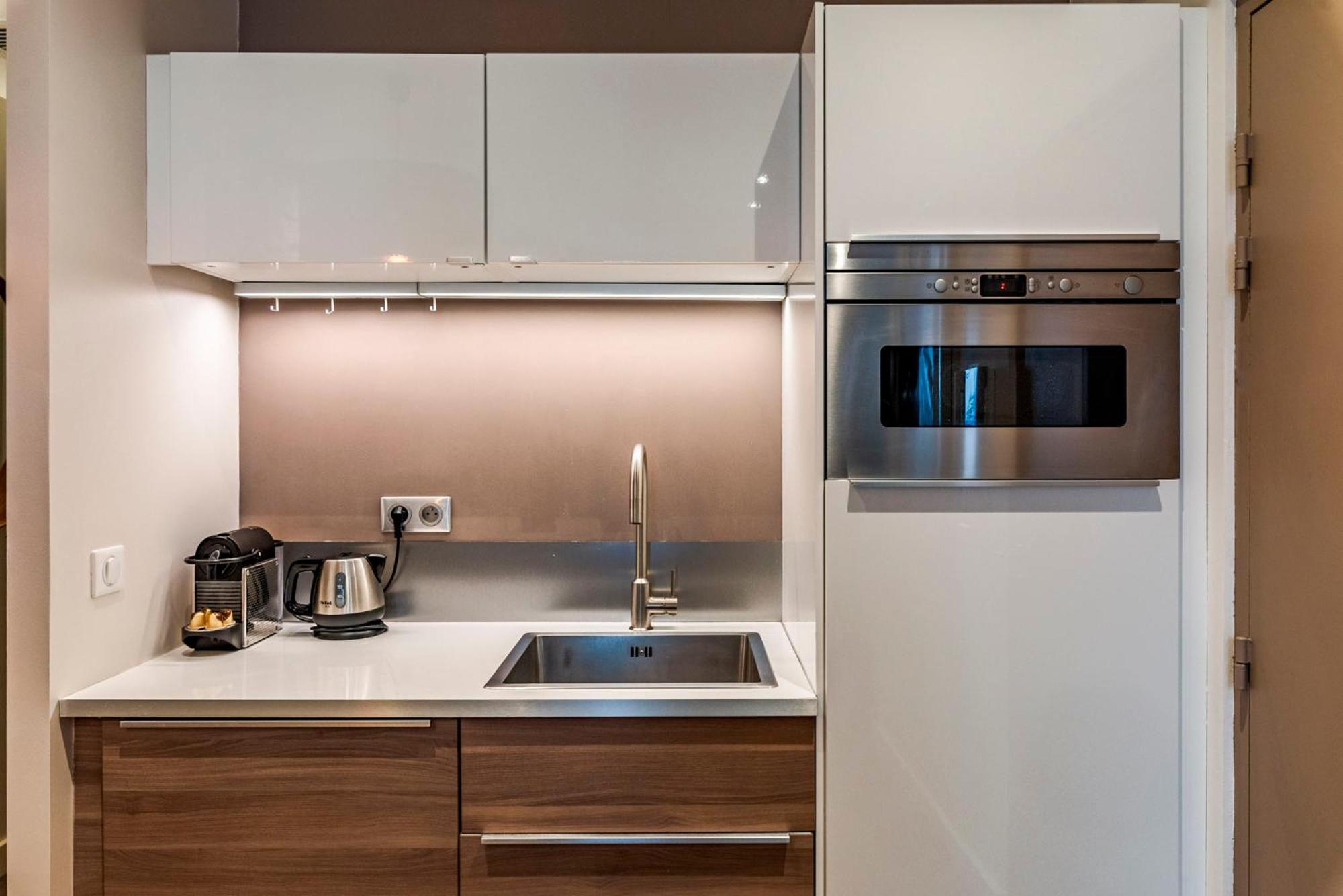 Luxury Family 2br - Prime Location, Walk To & Shopping, Sunny Balcony - Totolulu Hoche Cannes