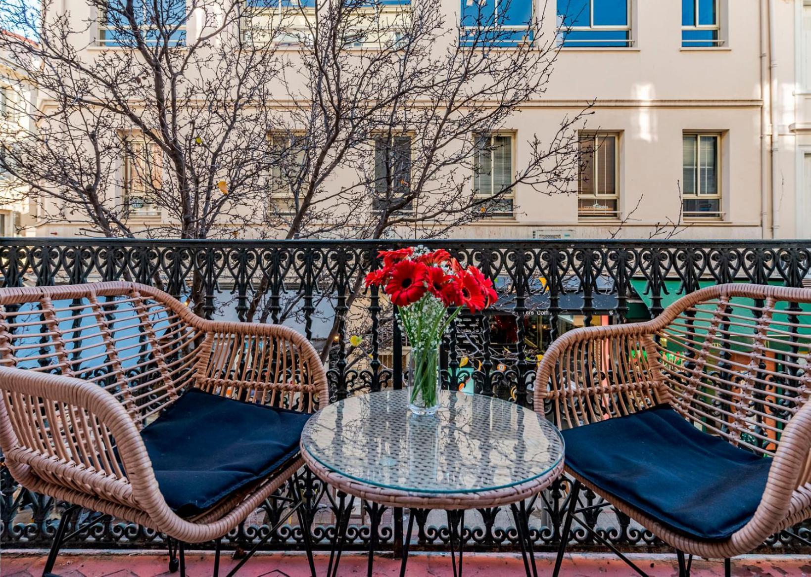 Luxury Family 2br - Prime Location, Walk To & Shopping, Sunny Balcony - Totolulu Hoche * Cannes
