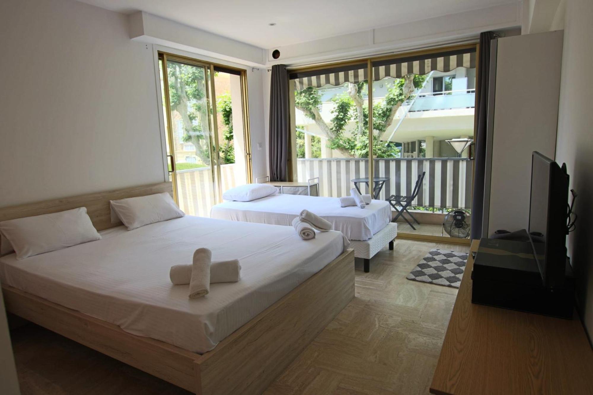 Air-conditioned Of 90 M2 Only 200 Meters Away From The Croisette Apartment *