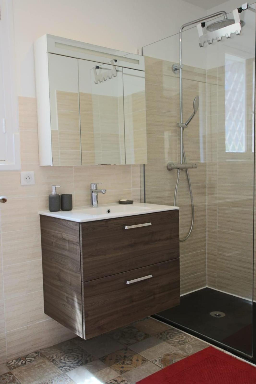 Apartment Air-conditioned Of 90 M2 Only 200 Meters Away From The Croisette *