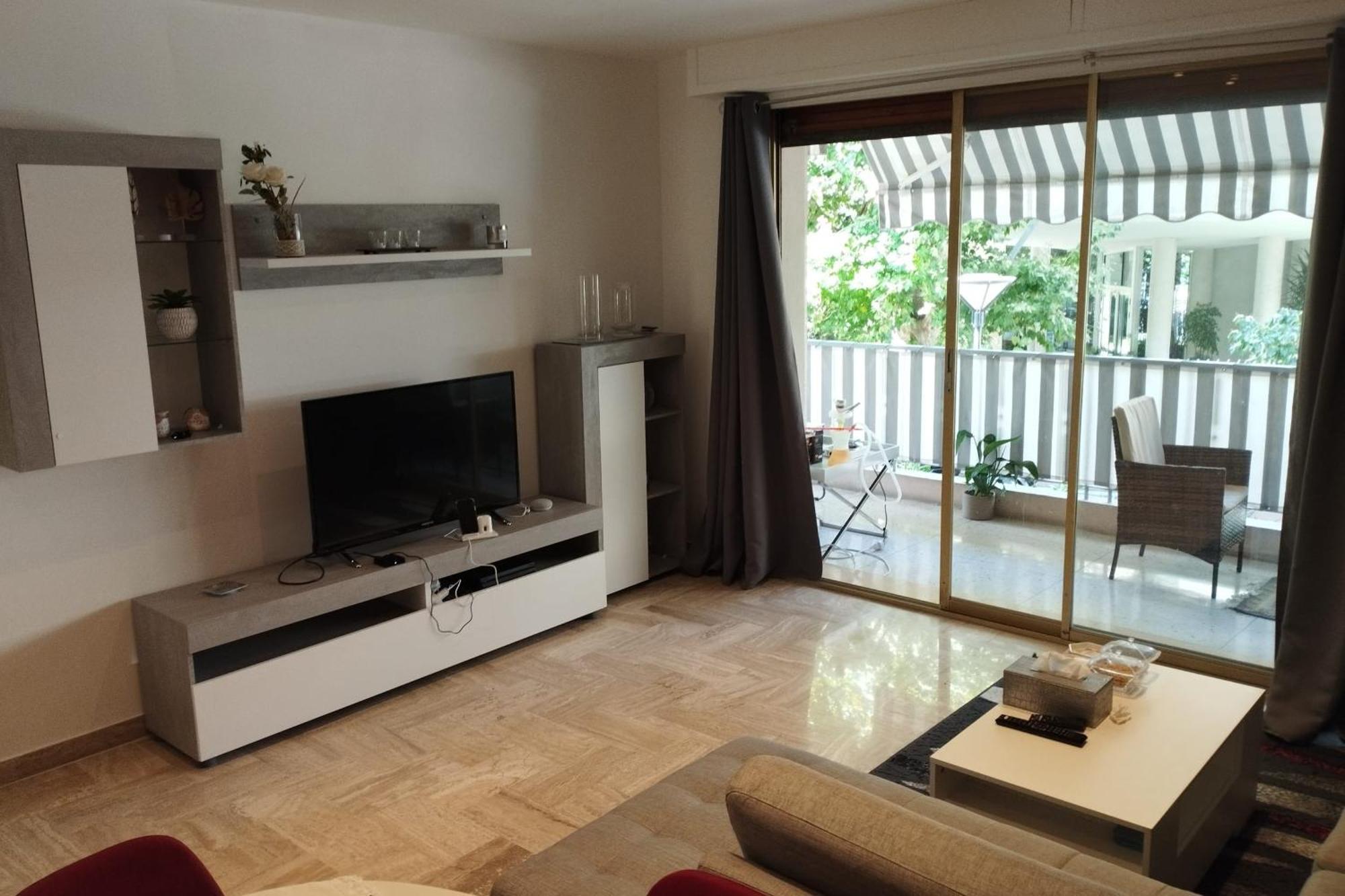 Air-conditioned Of 90 M2 Only 200 Meters Away From The Croisette Apartment *