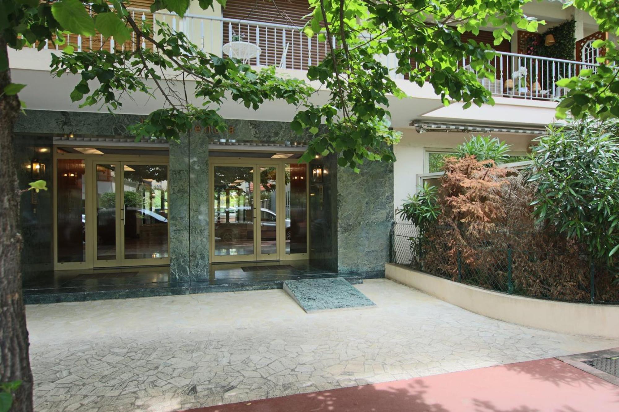 Air-conditioned Of 90 M2 Only 200 Meters Away From The Croisette Apartment Cannes