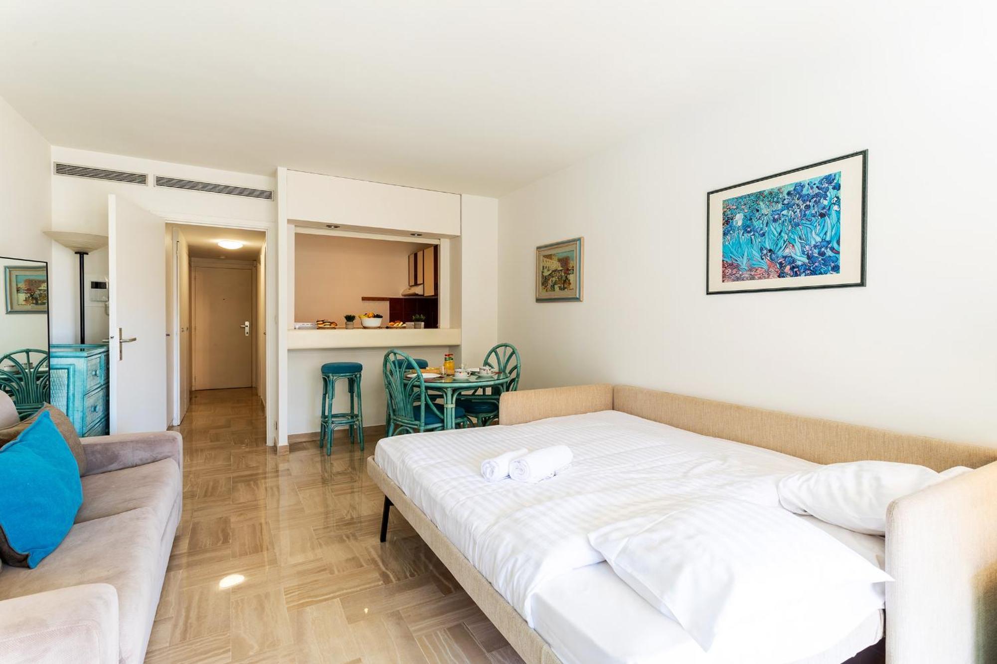 Gray D'albion Bra507 Apartment Cannes
