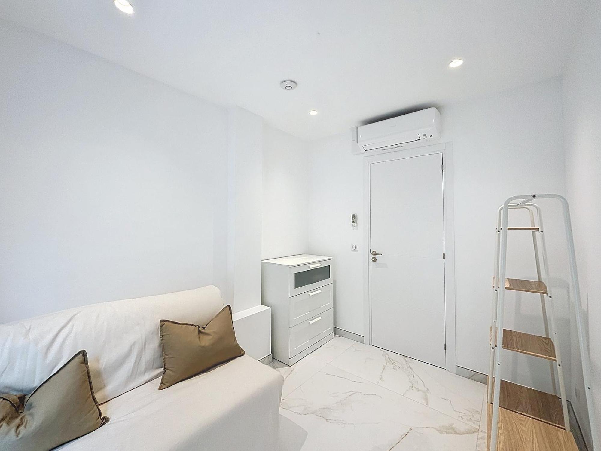 Lacour Apartment *