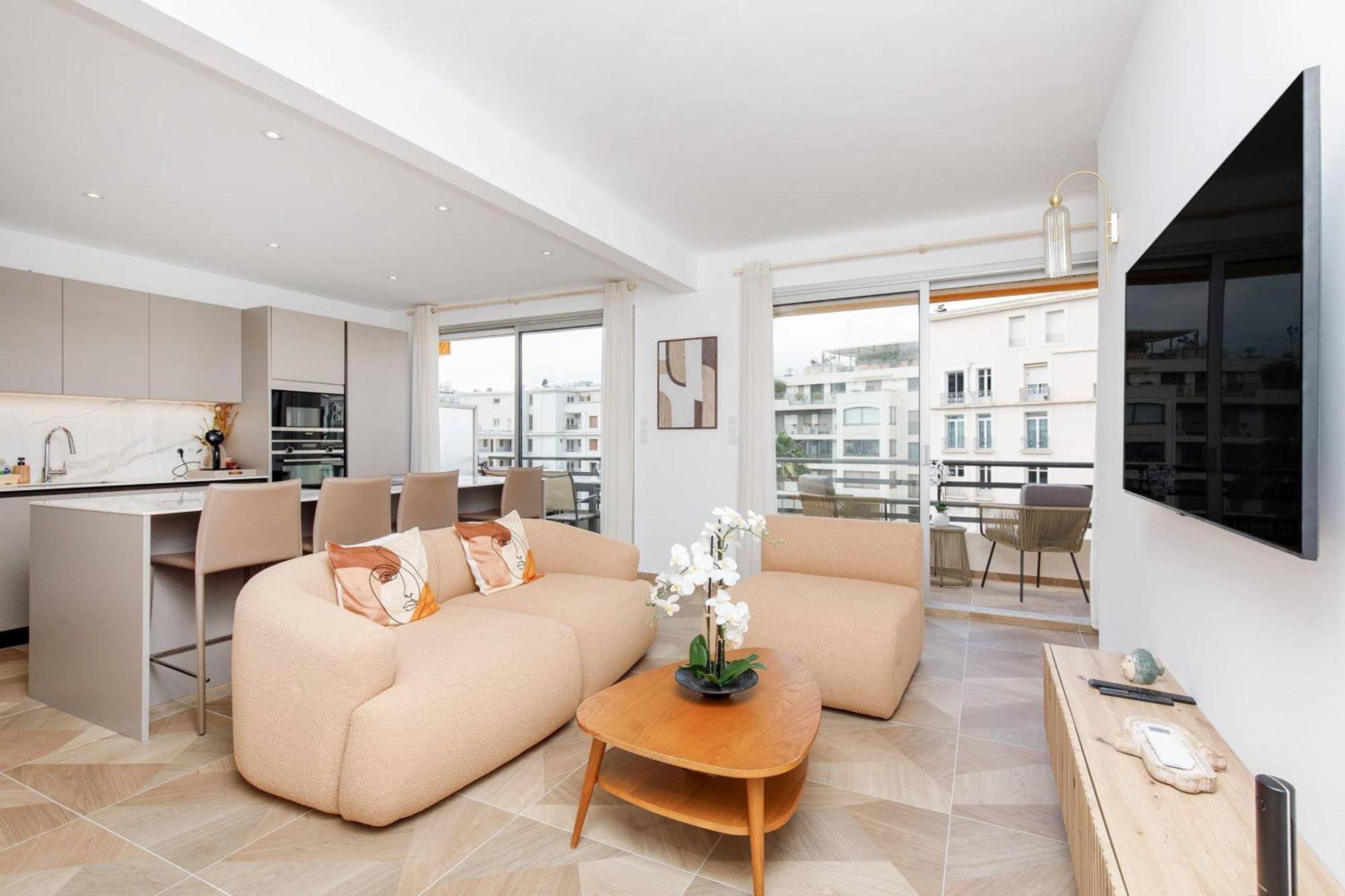 Apartment Carlton Area Lux 2 Beds 2 Baths *
