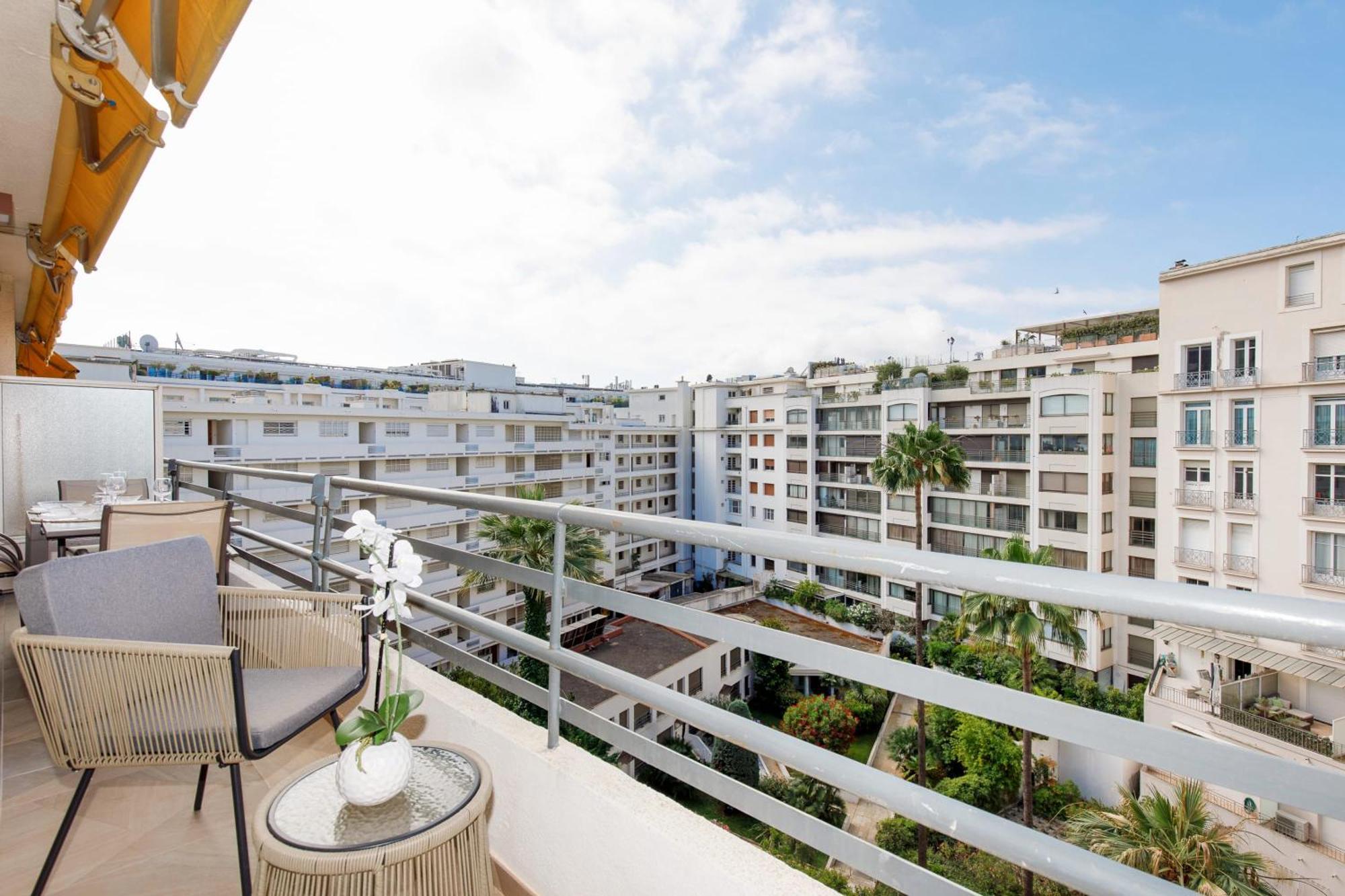 Apartment Carlton Area Lux 2 Beds 2 Baths