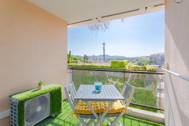 Appartement Palm Azur Climatise, Wifi, Piscine, Parking
