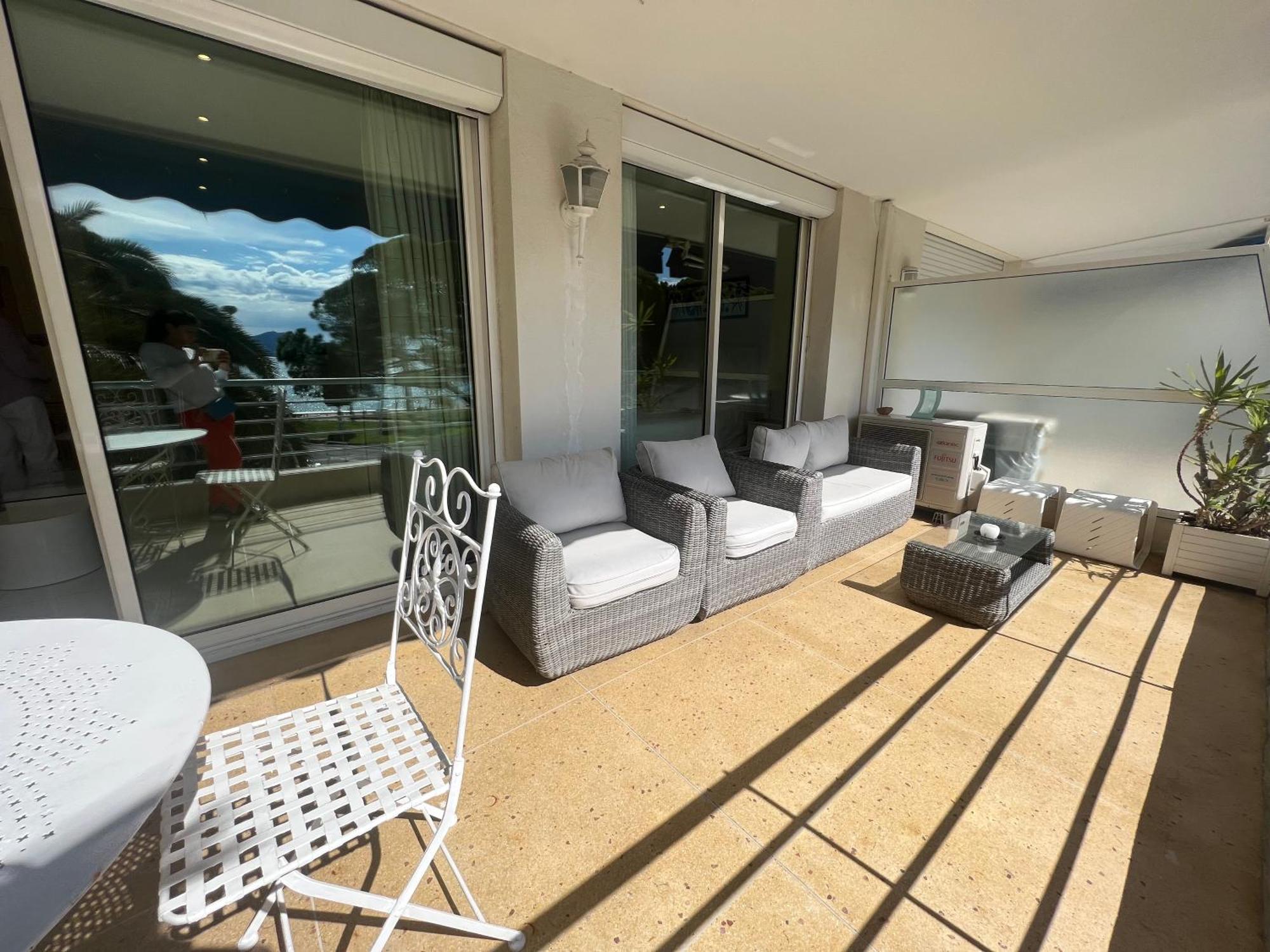 Sea View Croisette Apartment *