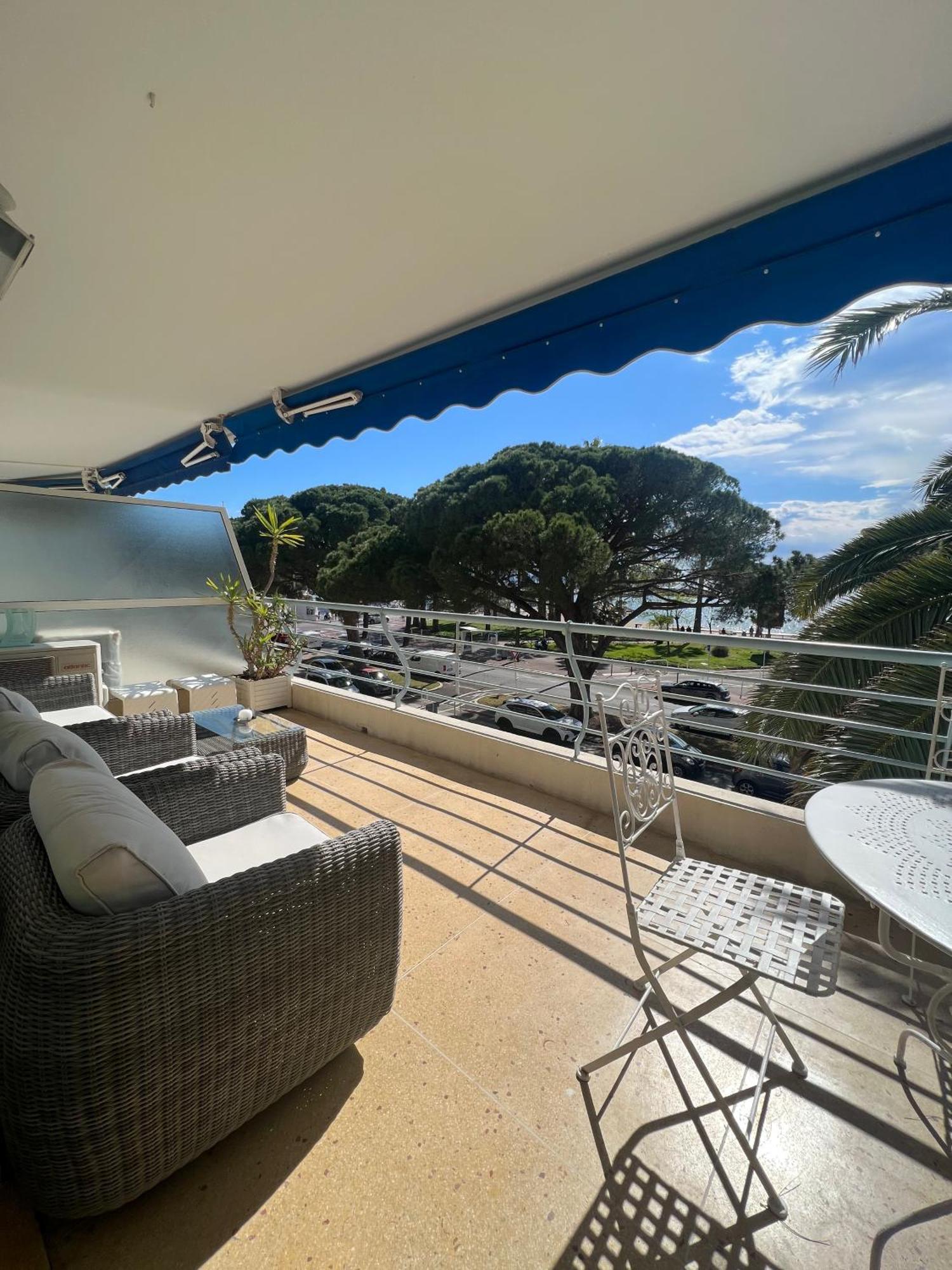 Sea View Croisette Apartment *