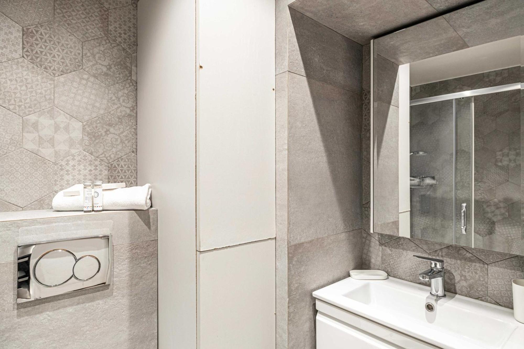 Cozy Renovated Studio - Meynadier Apartment