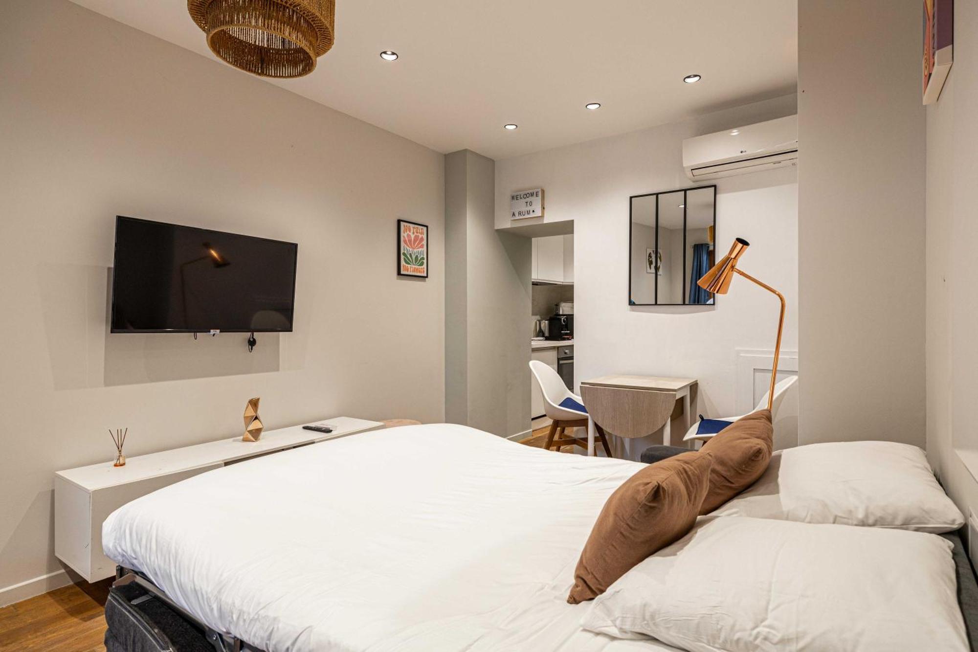 Cozy Renovated Studio - Meynadier Apartment *