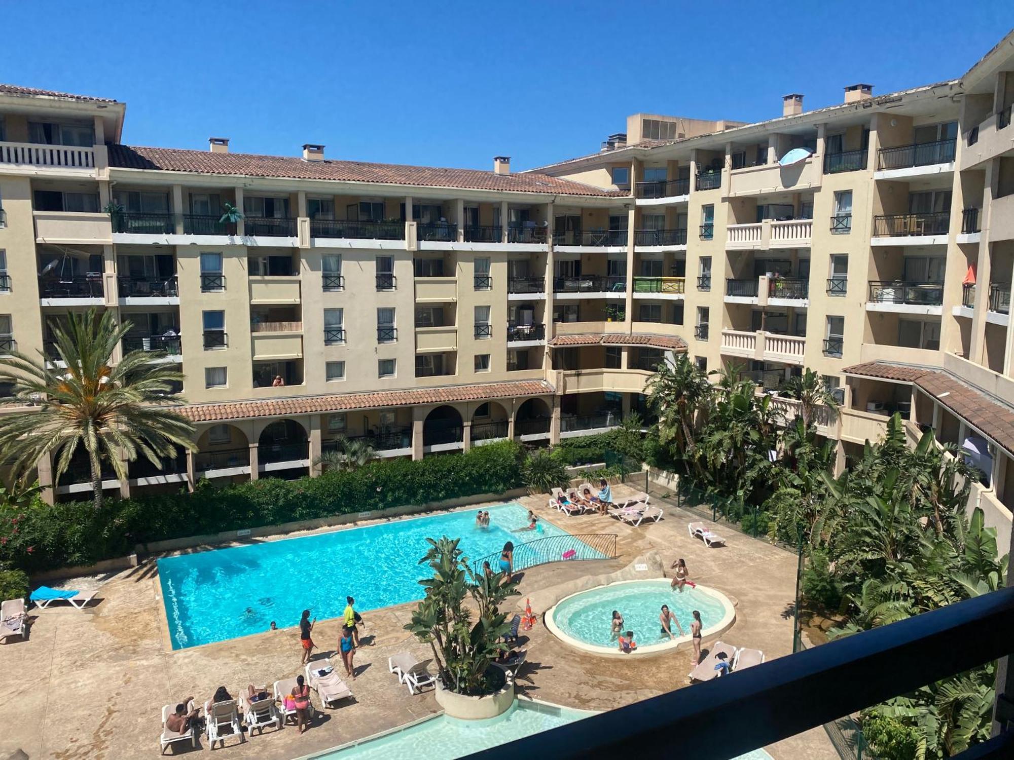 Apartment Appart. Piscine 4 Pers. A 150m *