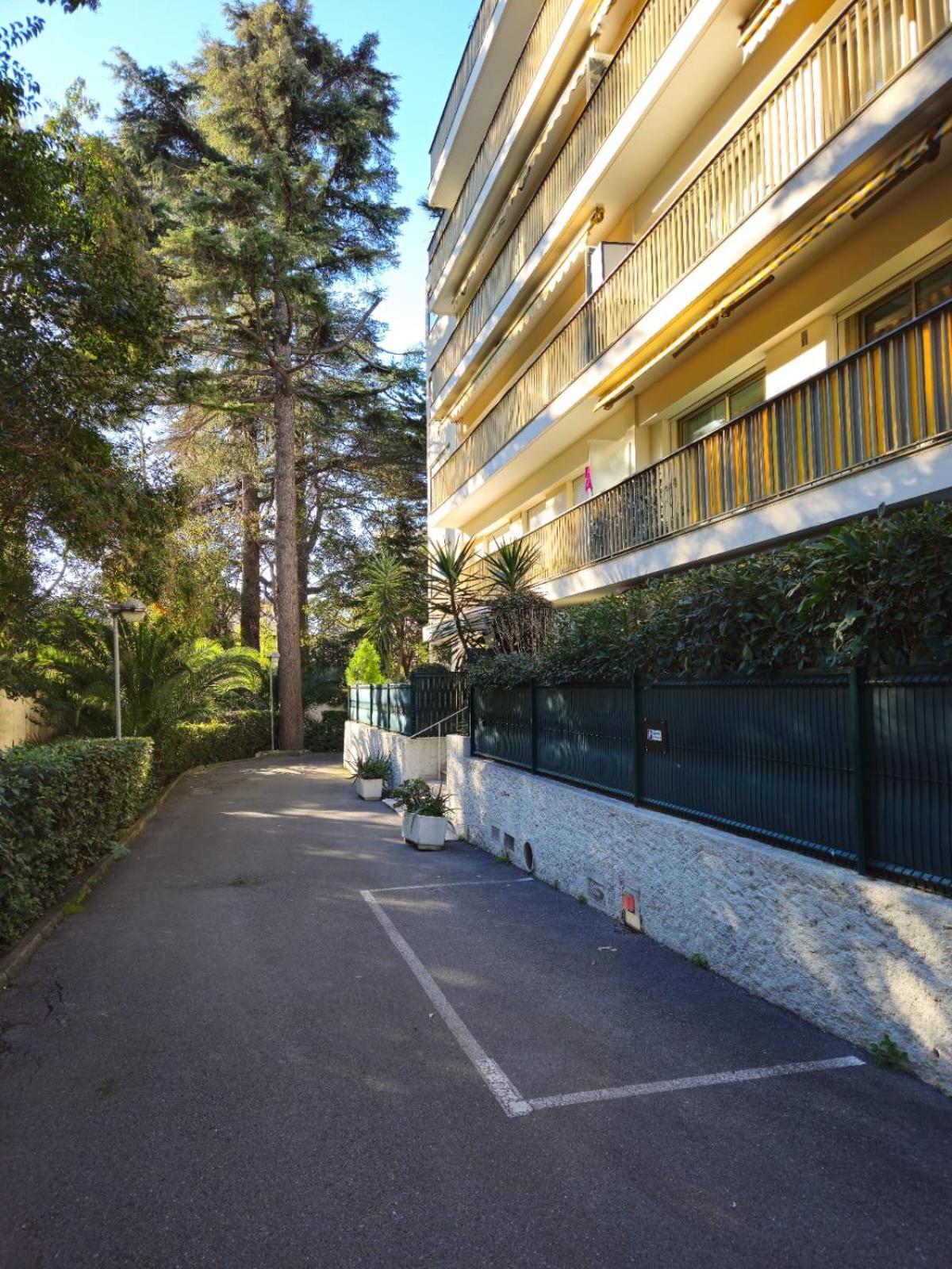 Apartment Centre De *