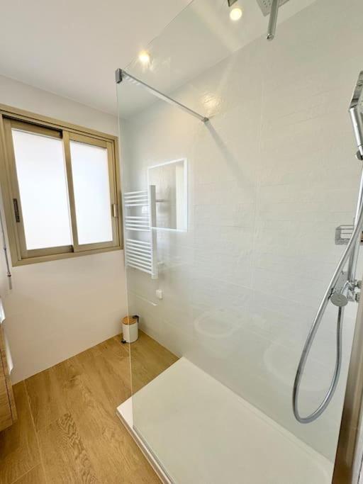 Le Palm Beach, Clim ,parking, Neuf Apartment