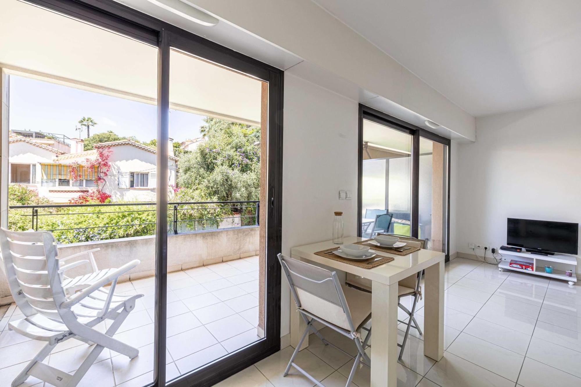 Charming With Balcony-pool - *