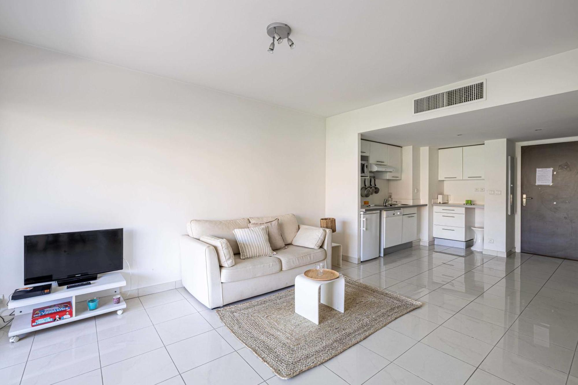Charming With Balcony-pool - * Cannes