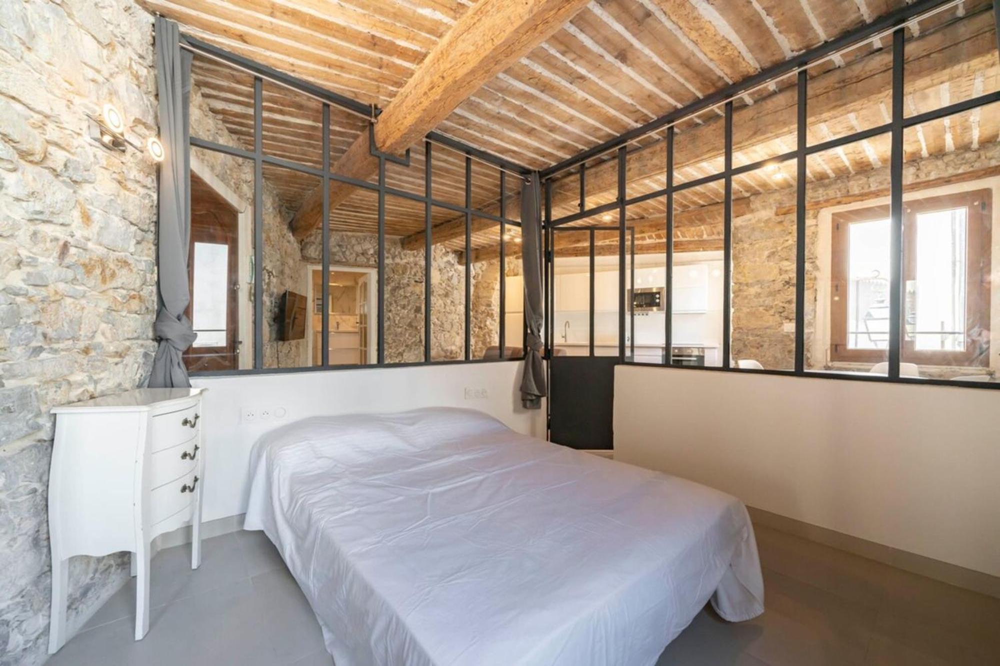 Brand New One Bedroom Heart Of Appartement