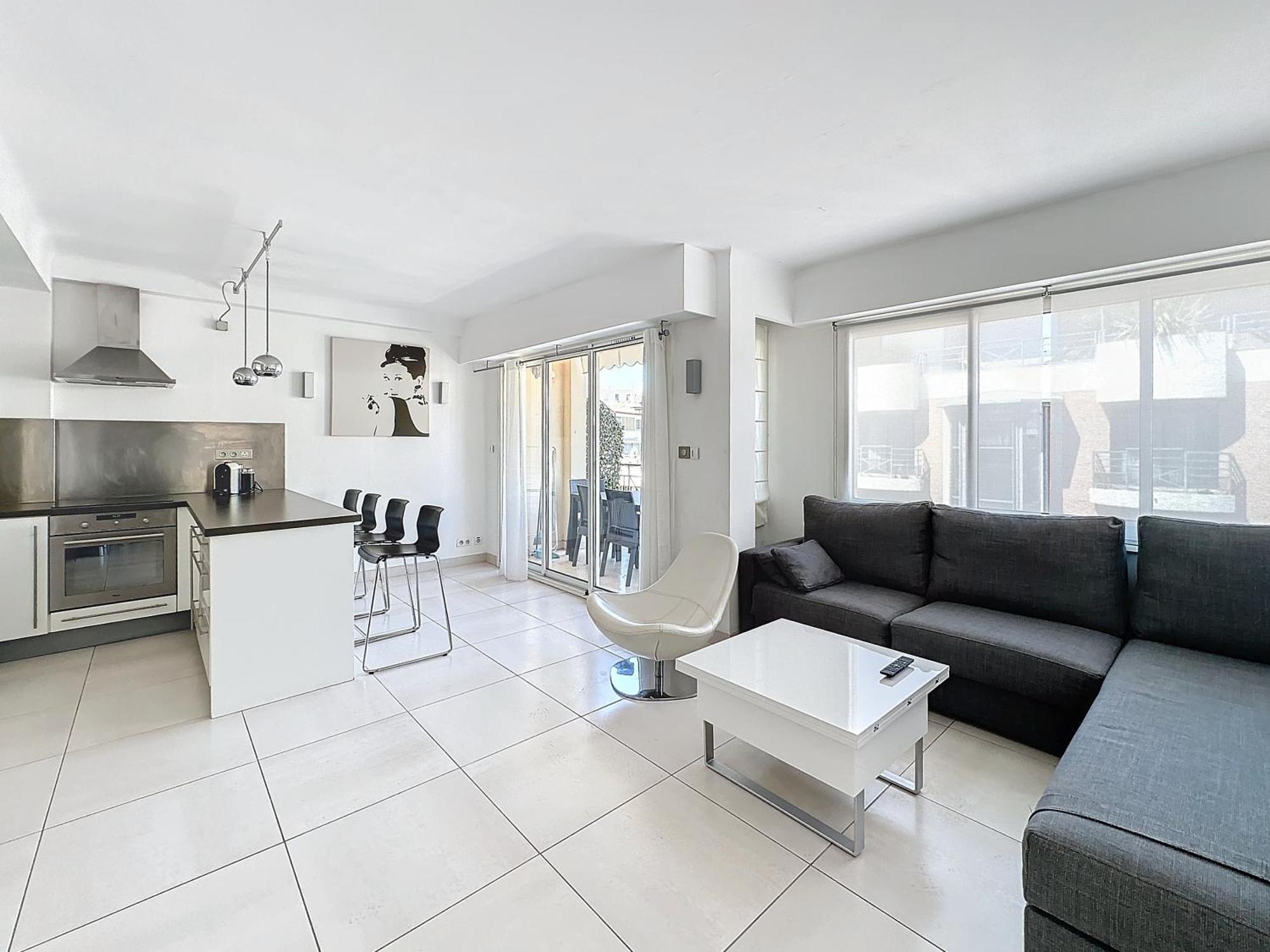 57m2 - 2 Chambres, Terrasse, Croisette-martinez Cannes