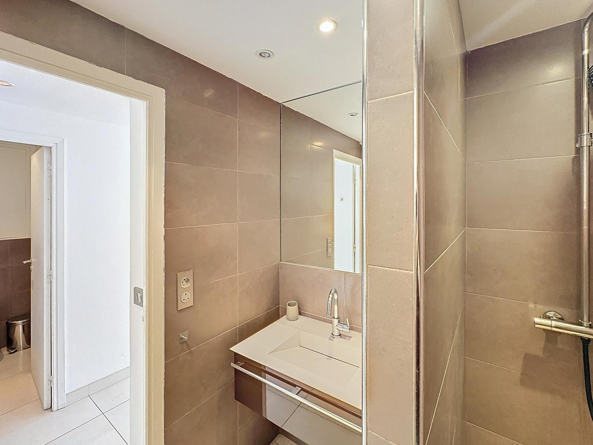 57m2 - 2 Chambres, Terrasse, Croisette-martinez