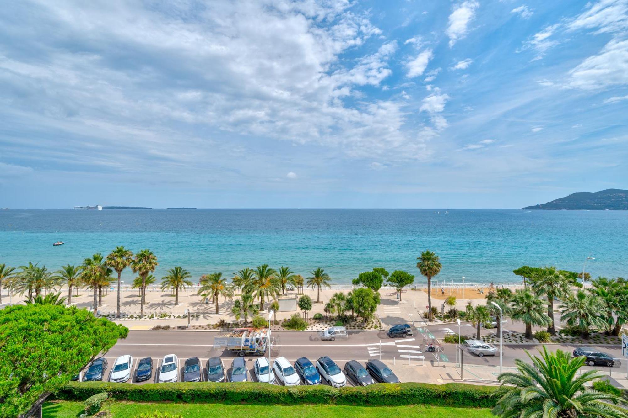 - Sur Le Toit- Vue Mer Apartment