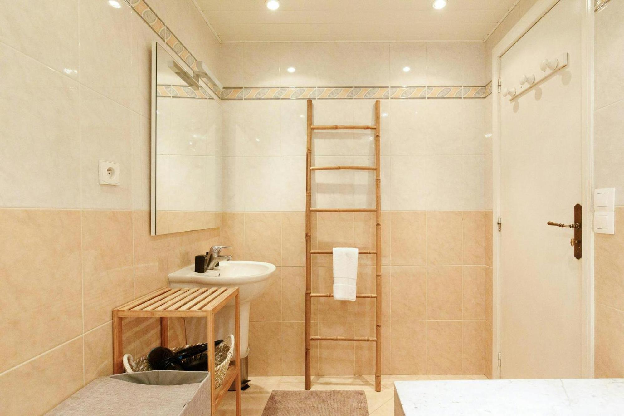 Apartment Dragon Yourhosthelper Cannes