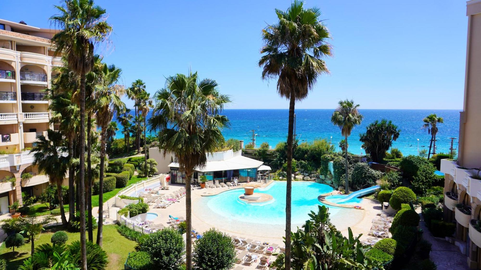 426, Vue Et Piscine By Palmazur