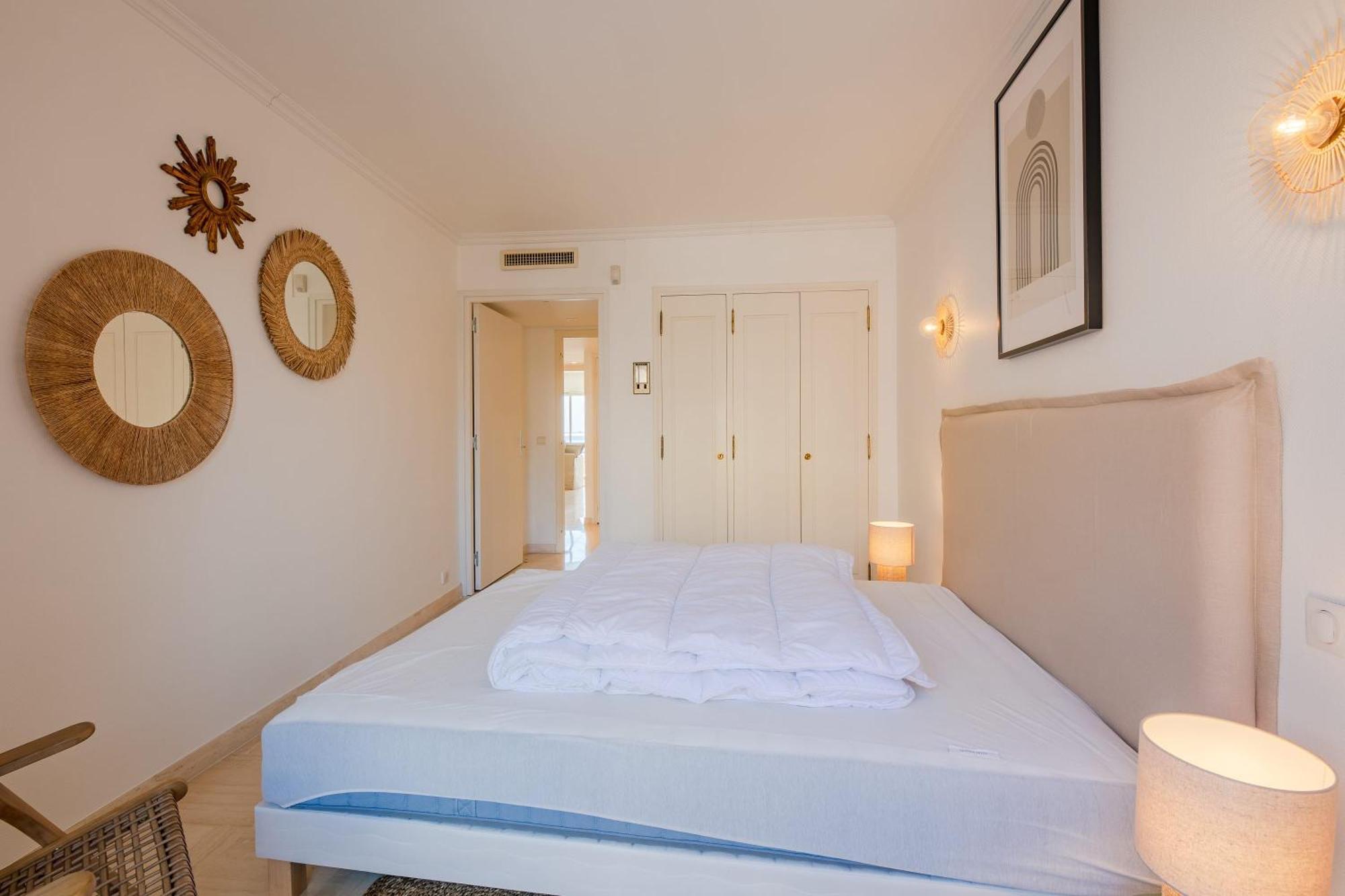 Georges Iii - With Panoramic View Of Cannes