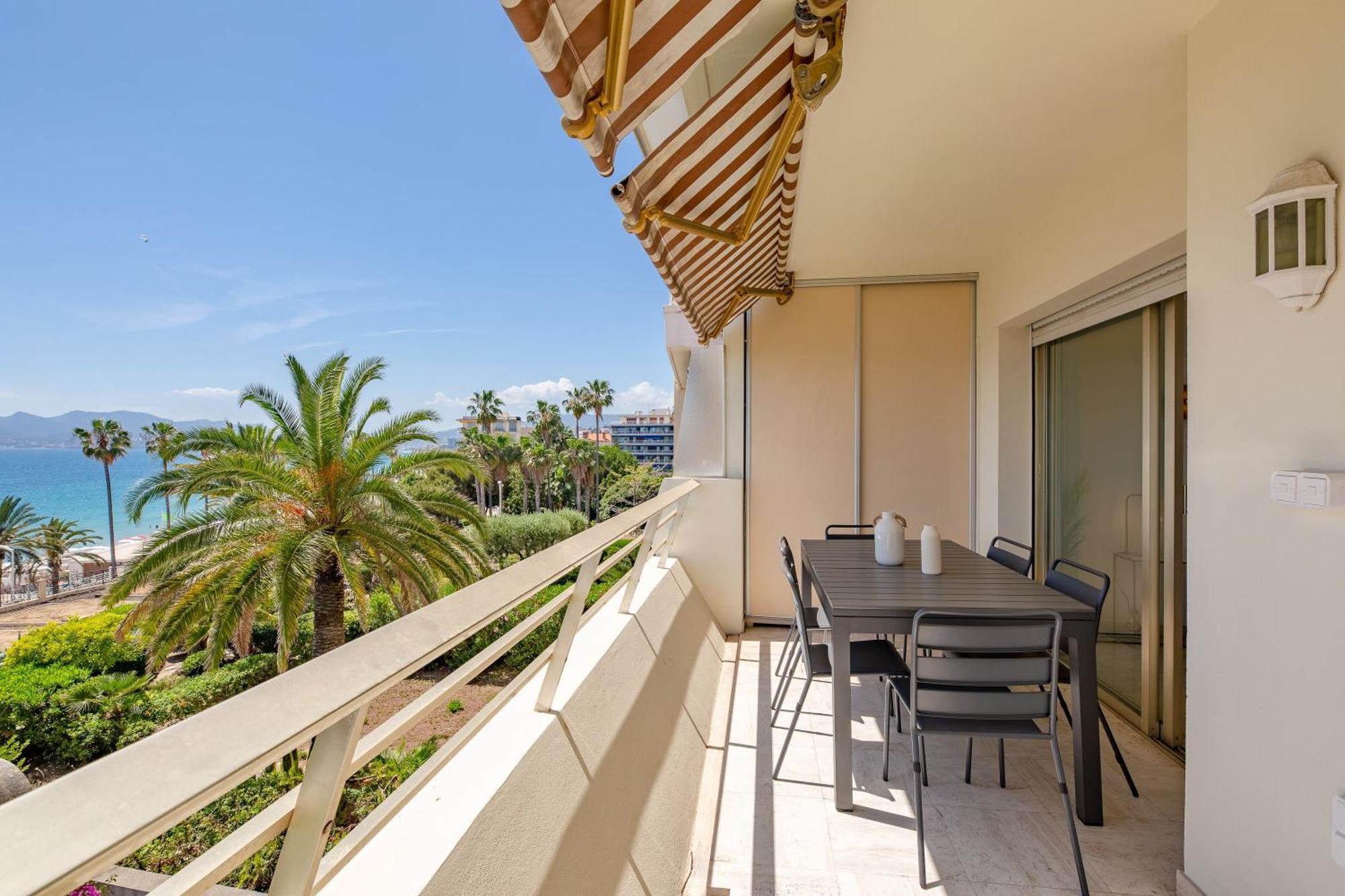Georges Iii - With Panoramic View Of *