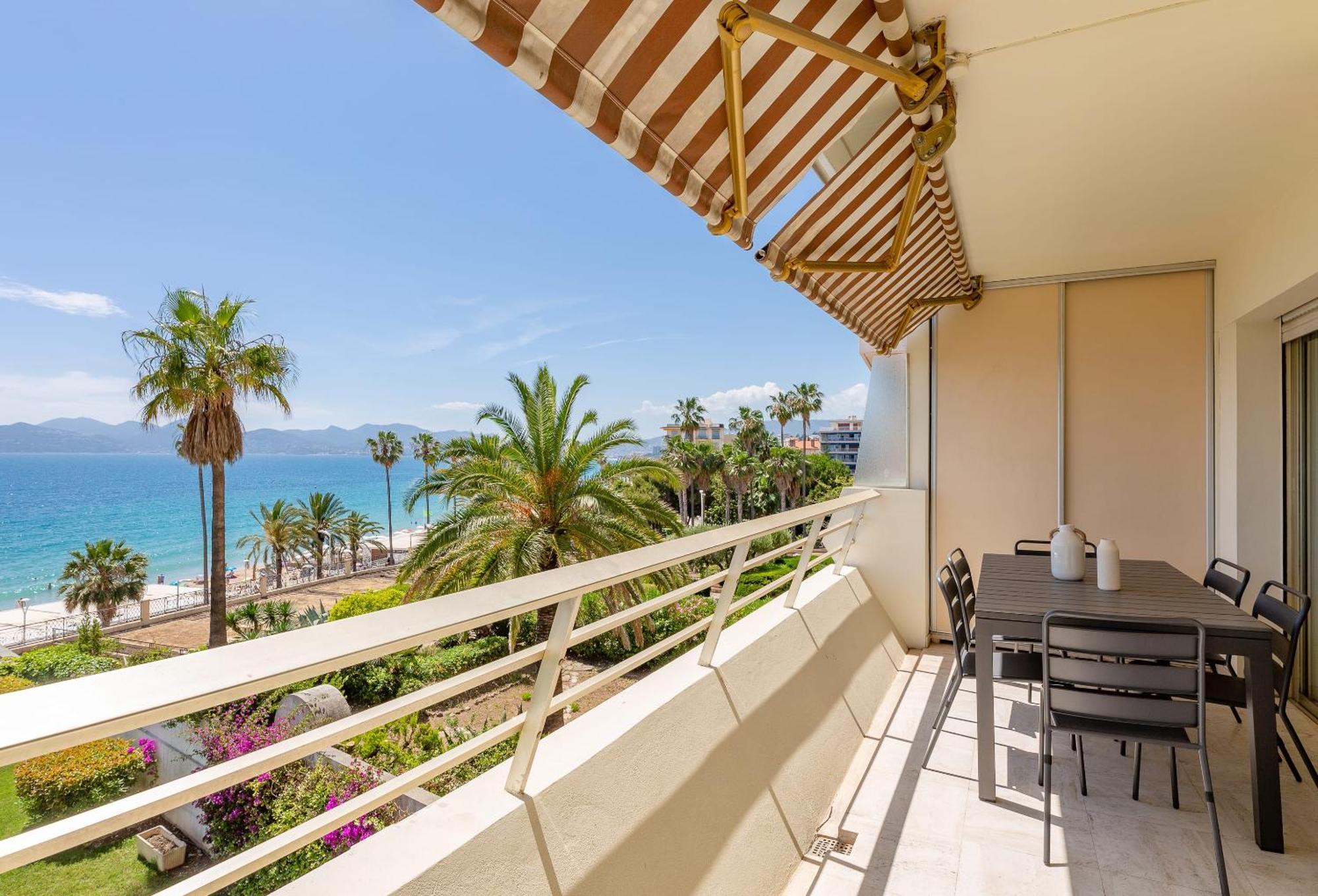 Georges Iii - With Panoramic View Of *