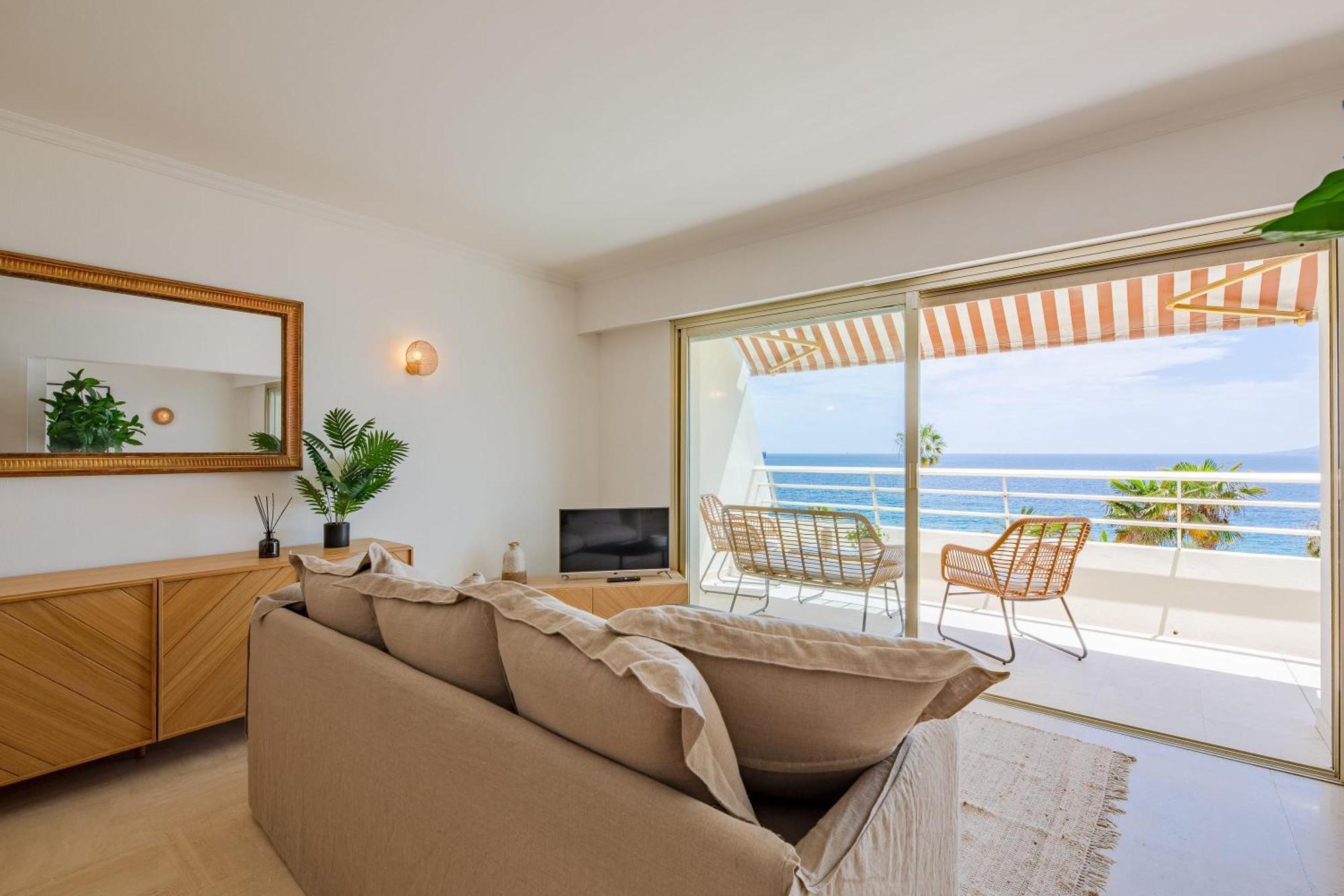 Georges Iii - With Panoramic View Of