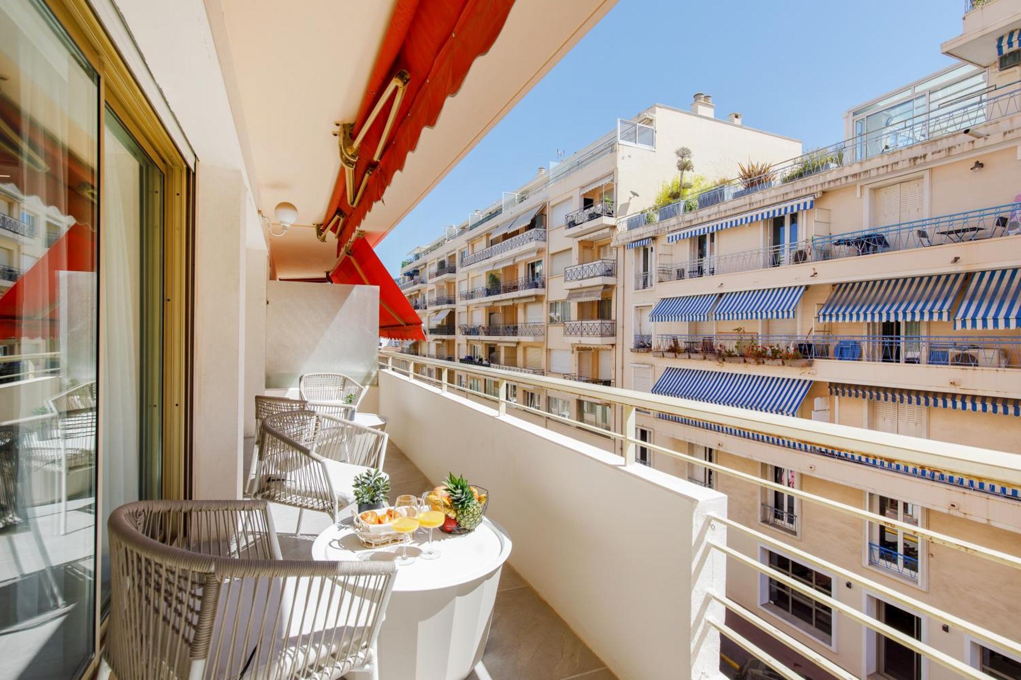 Apartment T3appartement De Luxe Croisette En Face De La Martinez 80m2