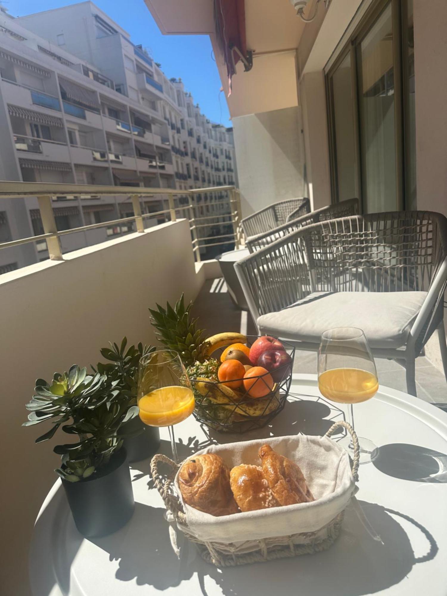 T3appartement De Luxe Croisette En Face De La Martinez 80m2