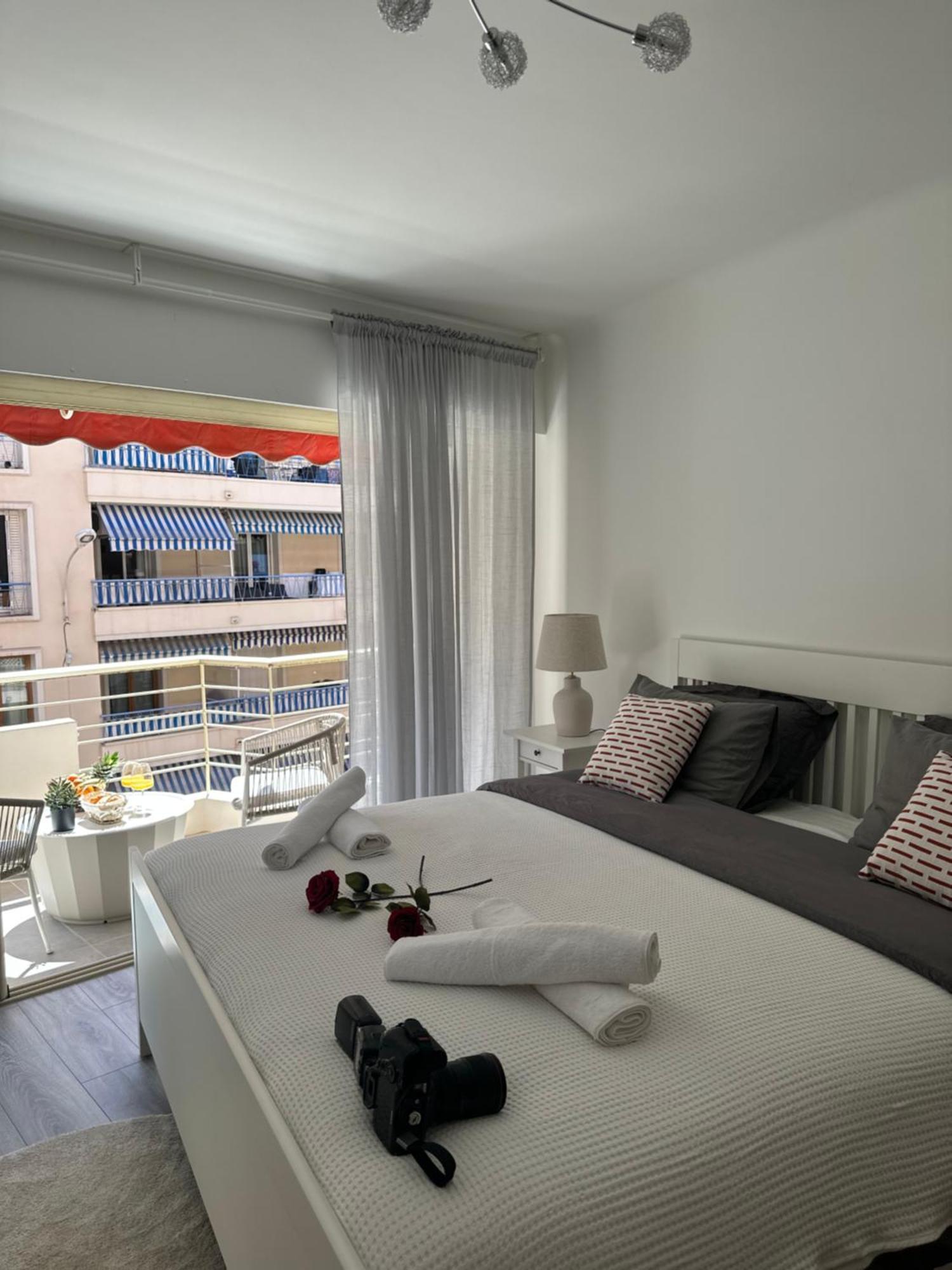 Apartment T3appartement De Luxe Croisette En Face De La Martinez 80m2